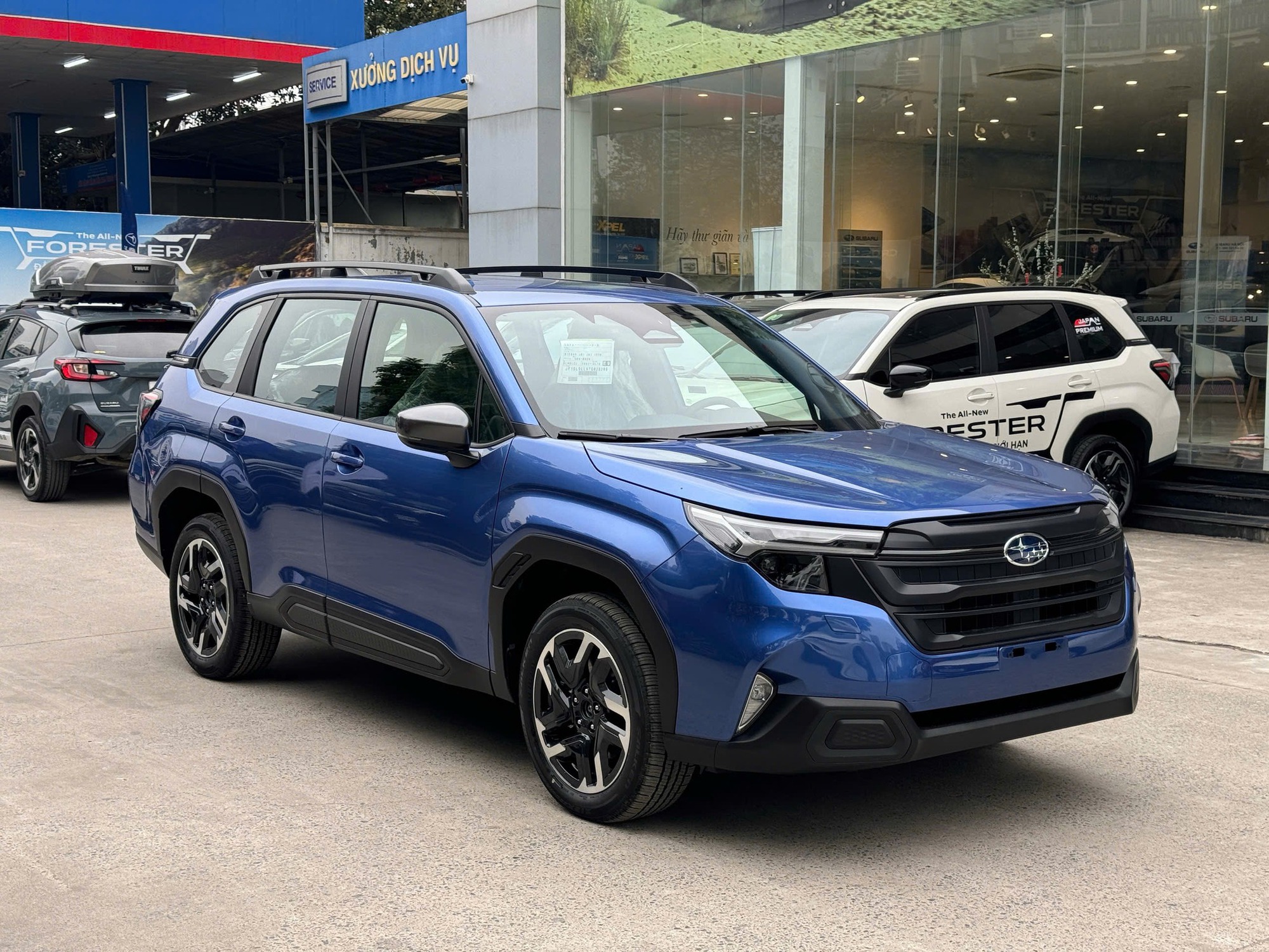 Loạt xe giảm gi&aacute; cả trăm triệu đồng cận Tết: C&oacute; mẫu phổ th&ocirc;ng giảm tới gần 300 triệu, nhảy xuống cạnh tranh cả xe ph&acirc;n kh&uacute;c dưới- Ảnh 3.