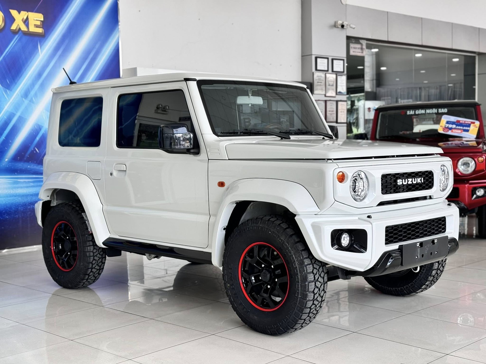 Loạt xe giảm gi&aacute; cả trăm triệu đồng cận Tết: C&oacute; mẫu phổ th&ocirc;ng giảm tới gần 300 triệu, nhảy xuống cạnh tranh cả xe ph&acirc;n kh&uacute;c dưới- Ảnh 4.