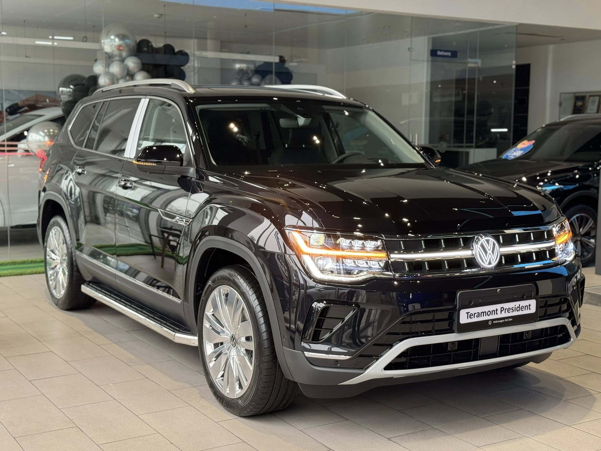 Loạt xe giảm gi&aacute; cả trăm triệu đồng cận Tết: C&oacute; mẫu phổ th&ocirc;ng giảm tới gần 300 triệu, nhảy xuống cạnh tranh cả xe ph&acirc;n kh&uacute;c dưới- Ảnh 7.