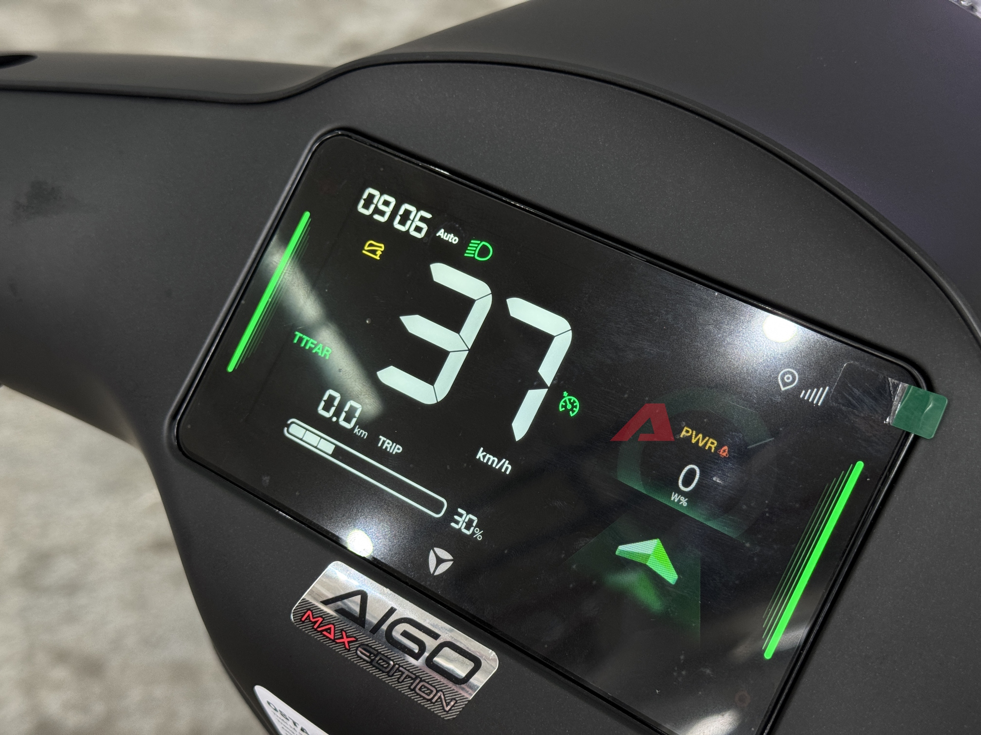 Yadea Osta chốt giá cao nhất 31,99 triệu đồng: Nhiều công nghệ giống ô tô, 'phượt' Hà Nội - Hạ Long không cần sạc- Ảnh 12. Yadea Osta chốt giá cao nhất 31,99 triệu đồng: Nhiều công nghệ giống ô tô, 'phượt' Hà Nội - Hạ Long không cần sạc- Ảnh 12.