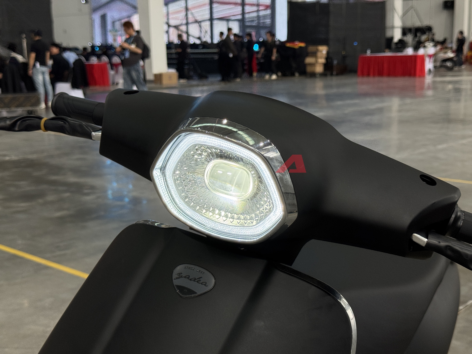 Yadea Osta chốt giá cao nhất 31,99 triệu đồng: Nhiều công nghệ giống ô tô, 'phượt' Hà Nội - Hạ Long không cần sạc- Ảnh 9. Yadea Osta chốt giá cao nhất 31,99 triệu đồng: Nhiều công nghệ giống ô tô, 'phượt' Hà Nội - Hạ Long không cần sạc- Ảnh 9.