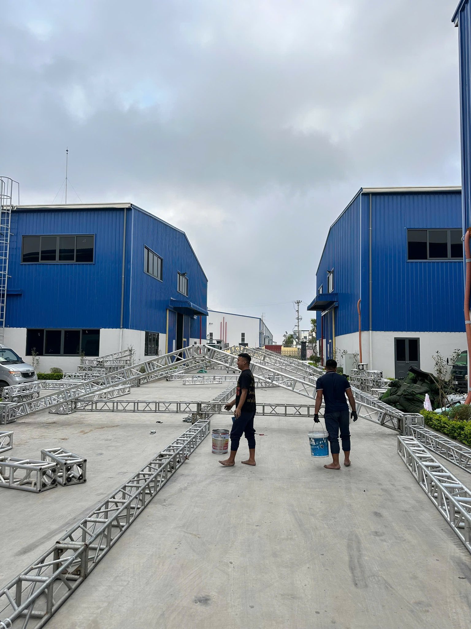 Đ&aacute;m cưới g&acirc;y ch&uacute; &yacute; tại Hải Hậu: Rạp cưới rộng 1.000m2, d&agrave;n xe moto tiền tỷ rước d&acirc;u- Ảnh 3.