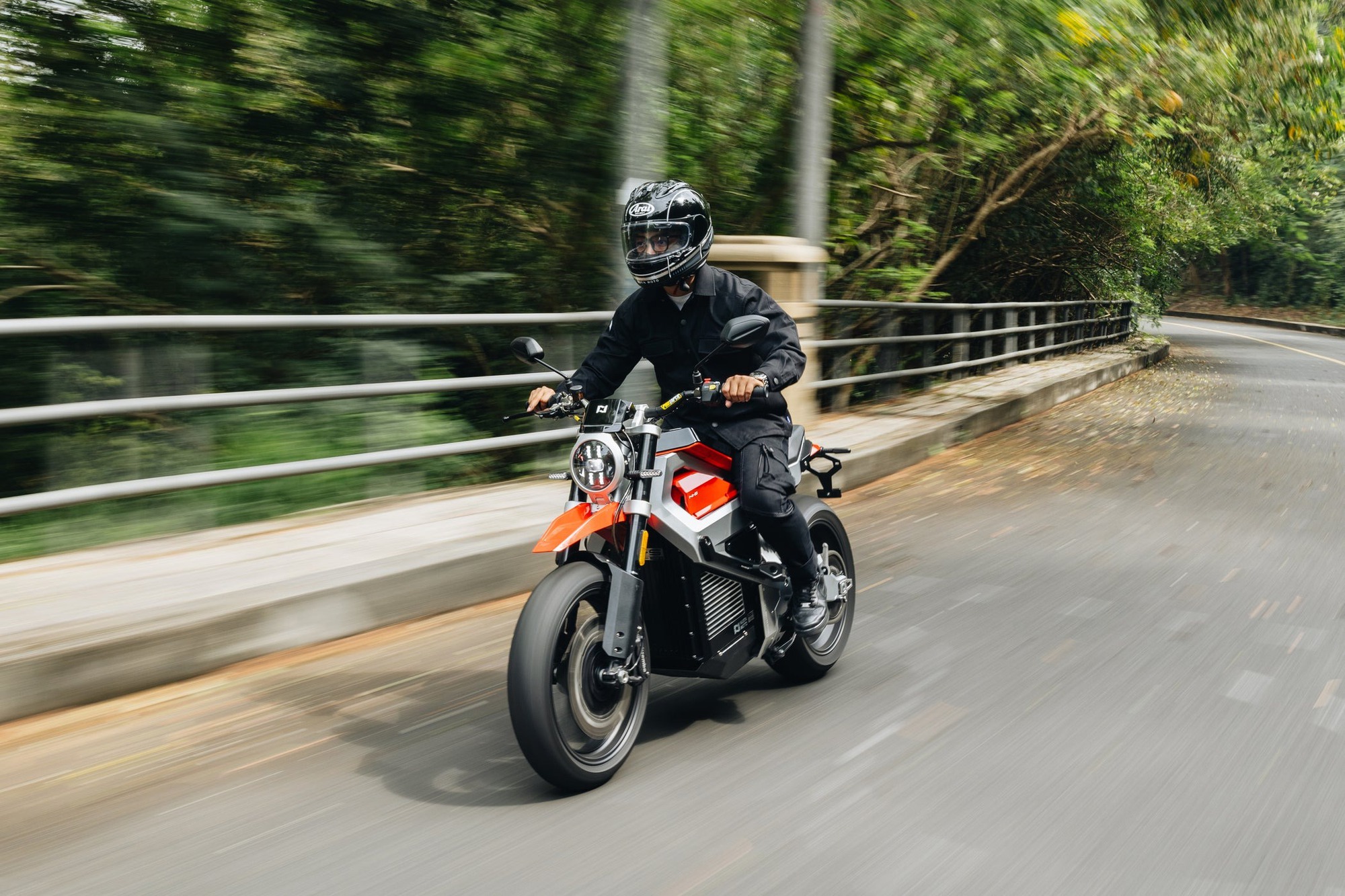 Th&iacute;ch tốc độ m&agrave; ngại xăng tăng gi&aacute; th&igrave; đ&acirc;y l&agrave; loạt xe m&aacute;y điện nhanh nhất Việt Nam: C&oacute; mẫu 'v&iacute;t' được tới 130km/h, gi&aacute; từ v&agrave;i chục đến cả trăm triệu đồng- Ảnh 1.