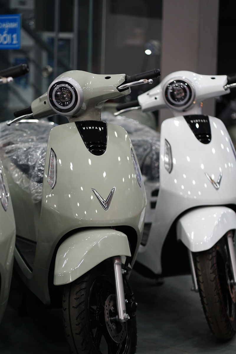 Đi một v&ograve;ng c&aacute;c cửa h&agrave;ng xe điện ở TP.HCM: &ldquo;Hai ng&agrave;y cuối tuần b&aacute;n hơn 60 chiếc, kh&aacute;ch đến li&ecirc;n tục&rdquo;- Ảnh 3.