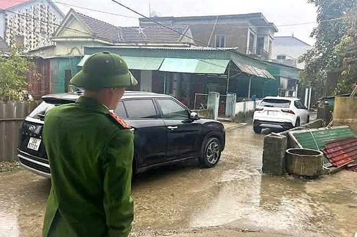 T&agrave;i xế trong vụ chặn đường, th&aacute;ch thức 'đỗ đến mai' ở H&agrave; Tĩnh bị phạt 5 triệu đồng- Ảnh 2.