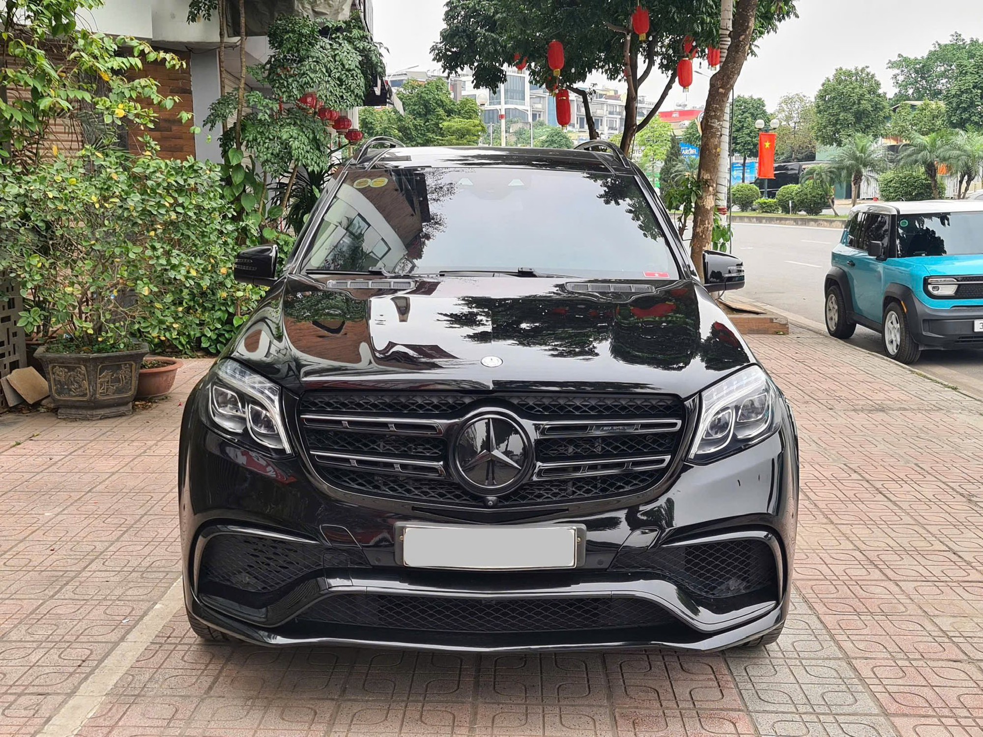 Mercedes-AMG GLS 63 rao bán hơn 3 tỷ sau gần 1 thập kỷ: Lăn bánh chưa đến 8 vạn, nhìn nội thất khiến nhiều người bất ngờ- Ảnh 2. Mercedes-AMG GLS 63 rao bán hơn 3 tỷ sau gần 1 thập kỷ: Lăn bánh chưa đến 8 vạn, nhìn nội thất khiến nhiều người bất ngờ- Ảnh 2.