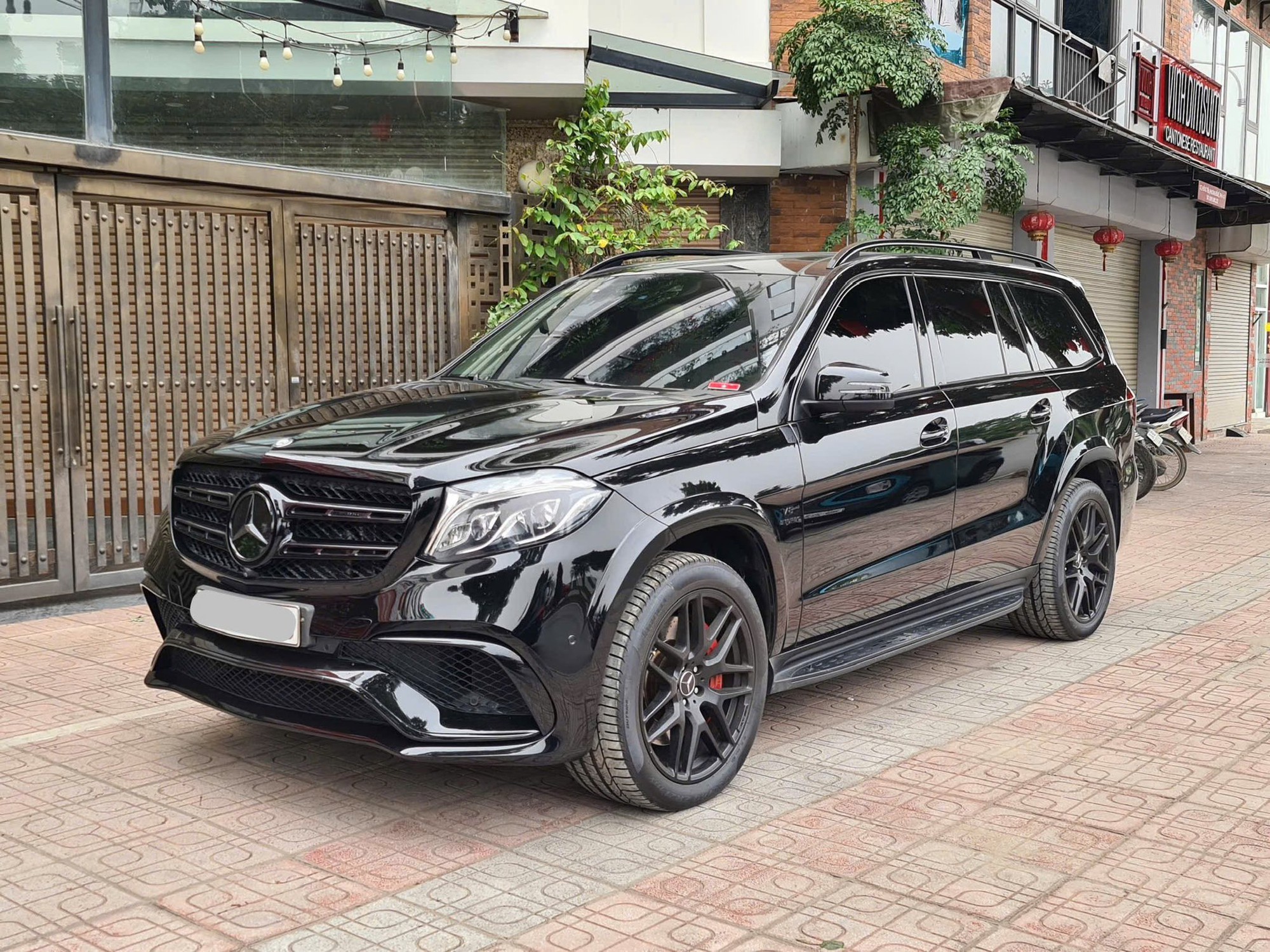 Mercedes-AMG GLS 63 rao bán hơn 3 tỷ sau gần 1 thập kỷ: Lăn bánh chưa đến 8 vạn, nhìn nội thất khiến nhiều người bất ngờ- Ảnh 3. Mercedes-AMG GLS 63 rao bán hơn 3 tỷ sau gần 1 thập kỷ: Lăn bánh chưa đến 8 vạn, nhìn nội thất khiến nhiều người bất ngờ- Ảnh 3.