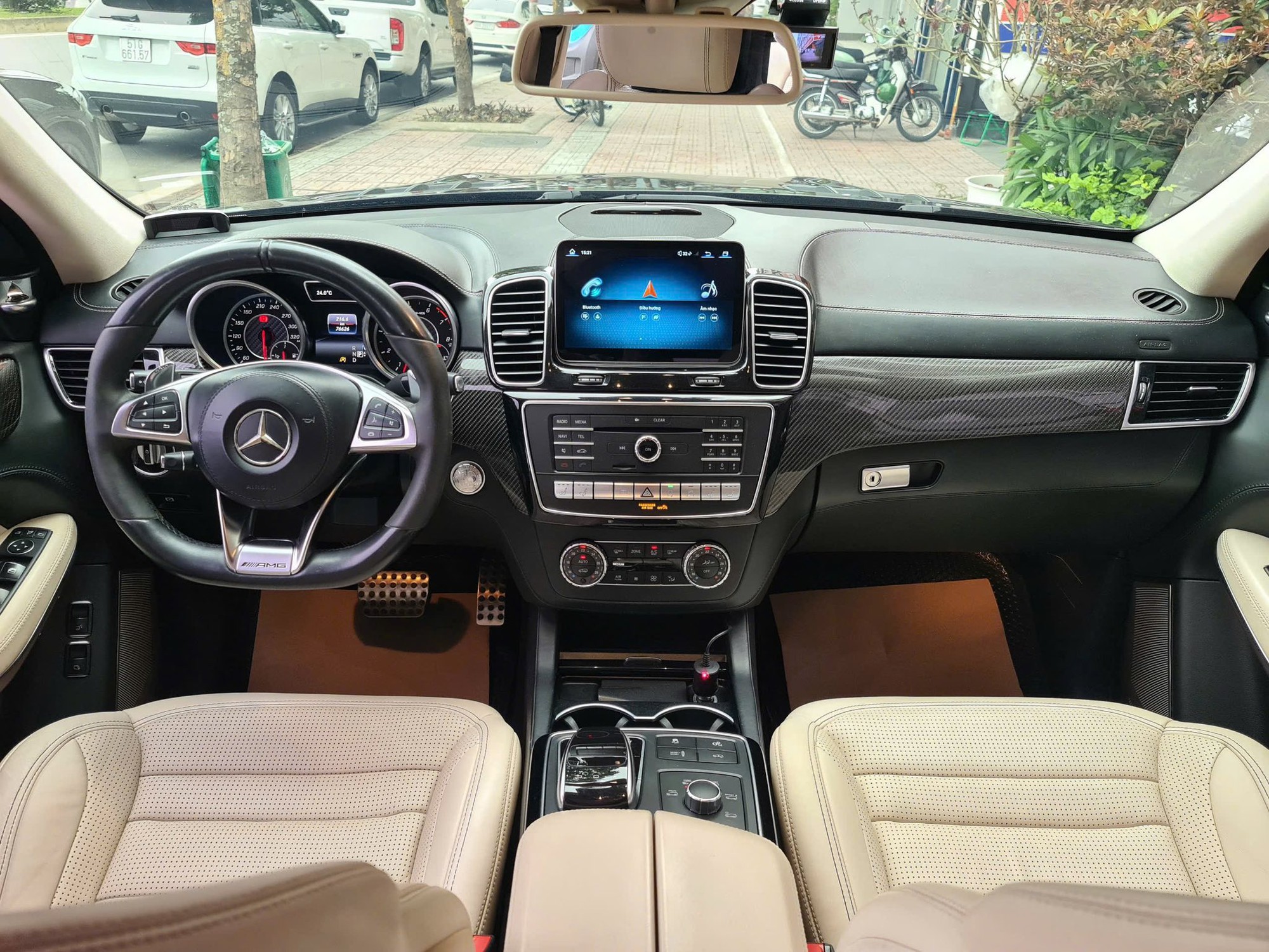 Mercedes-AMG GLS 63 rao bán hơn 3 tỷ sau gần 1 thập kỷ: Lăn bánh chưa đến 8 vạn, nhìn nội thất khiến nhiều người bất ngờ- Ảnh 4. Mercedes-AMG GLS 63 rao bán hơn 3 tỷ sau gần 1 thập kỷ: Lăn bánh chưa đến 8 vạn, nhìn nội thất khiến nhiều người bất ngờ- Ảnh 4.