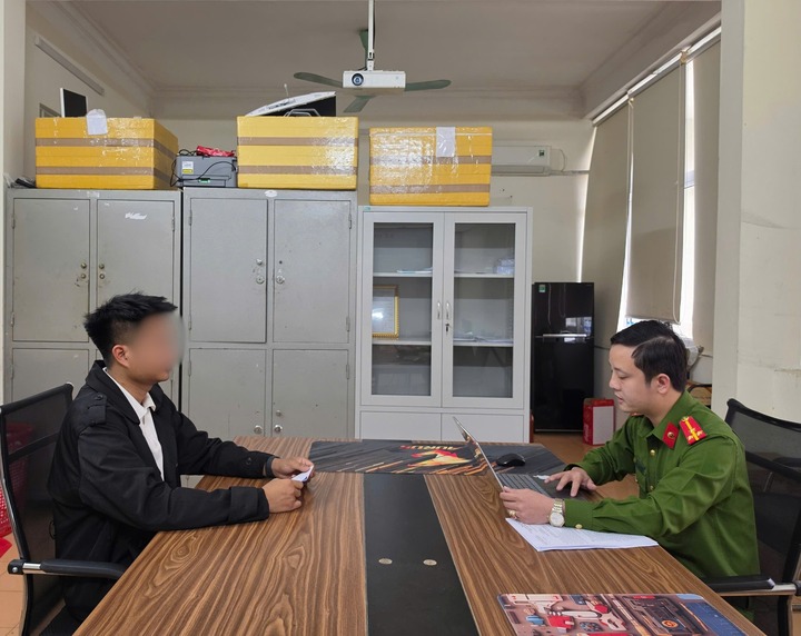 T&agrave;i xế trong vụ chặn đường, th&aacute;ch thức 'đỗ đến mai' ở H&agrave; Tĩnh bị phạt 5 triệu đồng- Ảnh 1.