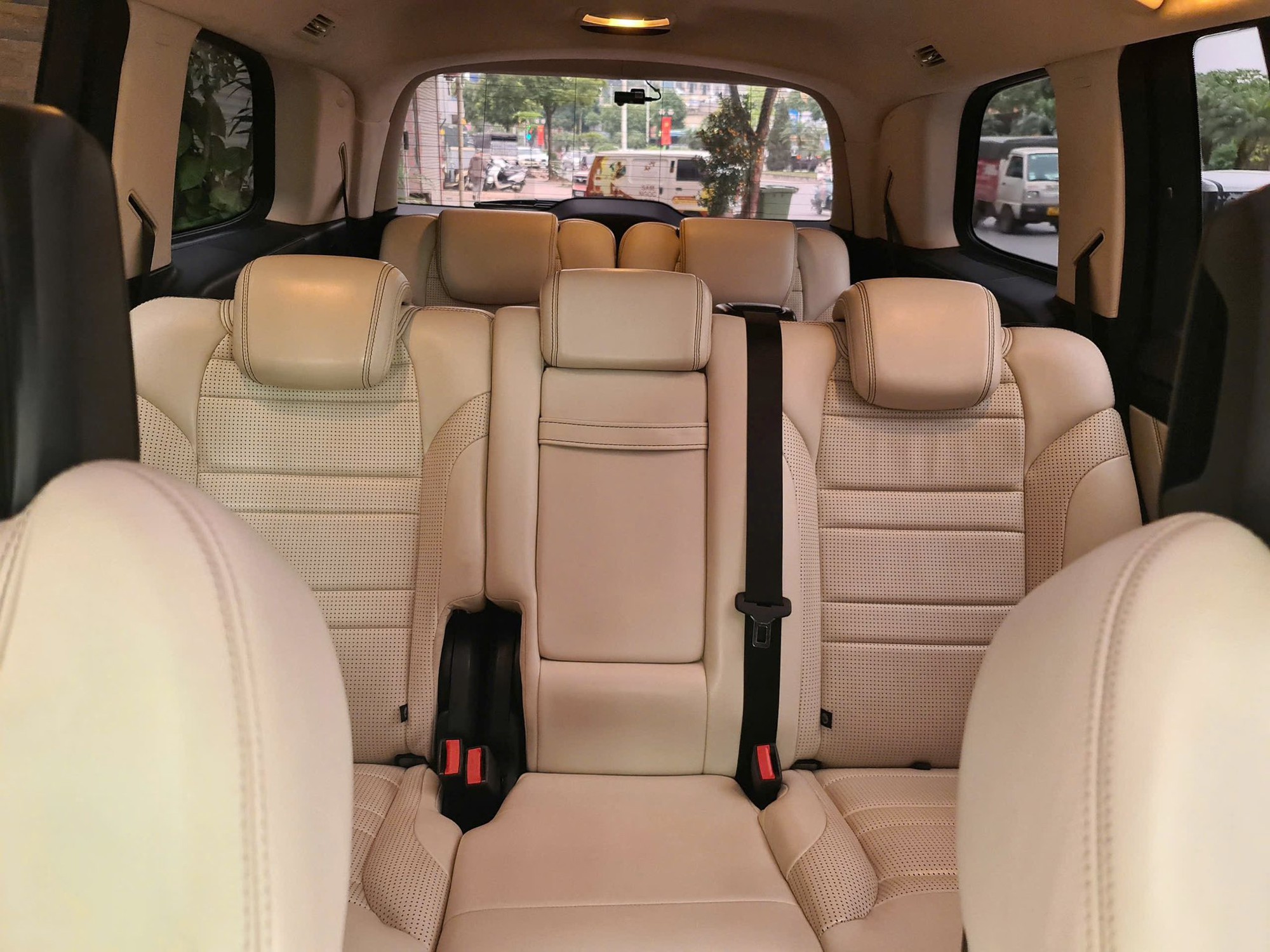 Mercedes-AMG GLS 63 rao bán hơn 3 tỷ sau gần 1 thập kỷ: Lăn bánh chưa đến 8 vạn, nhìn nội thất khiến nhiều người bất ngờ- Ảnh 13. Mercedes-AMG GLS 63 rao bán hơn 3 tỷ sau gần 1 thập kỷ: Lăn bánh chưa đến 8 vạn, nhìn nội thất khiến nhiều người bất ngờ- Ảnh 13.