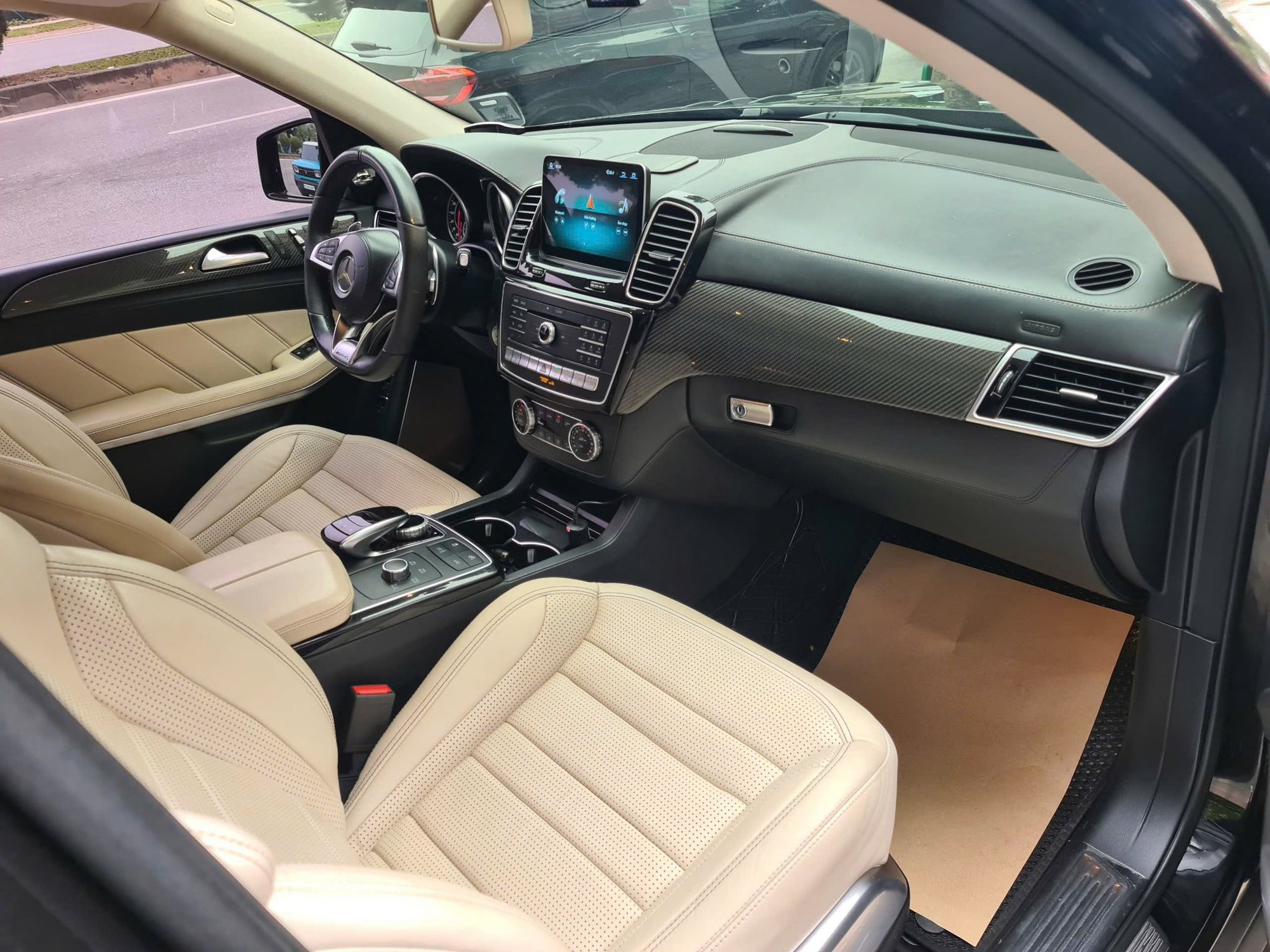 Mercedes-AMG GLS 63 rao bán hơn 3 tỷ sau gần 1 thập kỷ: Lăn bánh chưa đến 8 vạn, nhìn nội thất khiến nhiều người bất ngờ- Ảnh 6. Mercedes-AMG GLS 63 rao bán hơn 3 tỷ sau gần 1 thập kỷ: Lăn bánh chưa đến 8 vạn, nhìn nội thất khiến nhiều người bất ngờ- Ảnh 6.