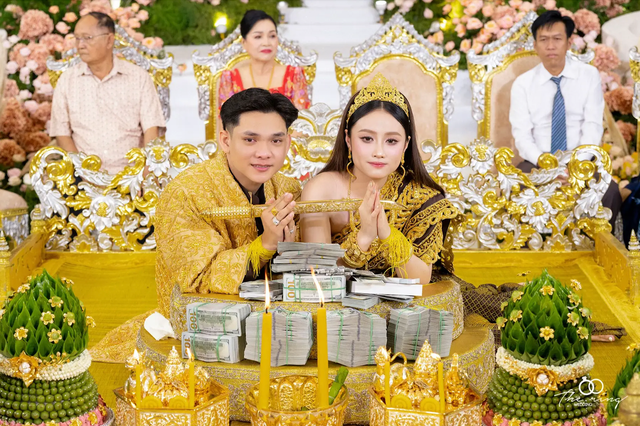 Tổng t&agrave;i xứ Cam ở rể Việt Nam như thế n&agrave;y sao: Phụ vợ nhặt hạt điều, rửa loạt "xế hộp" tiền tỷ cho bố mẹ vợ- Ảnh 1.