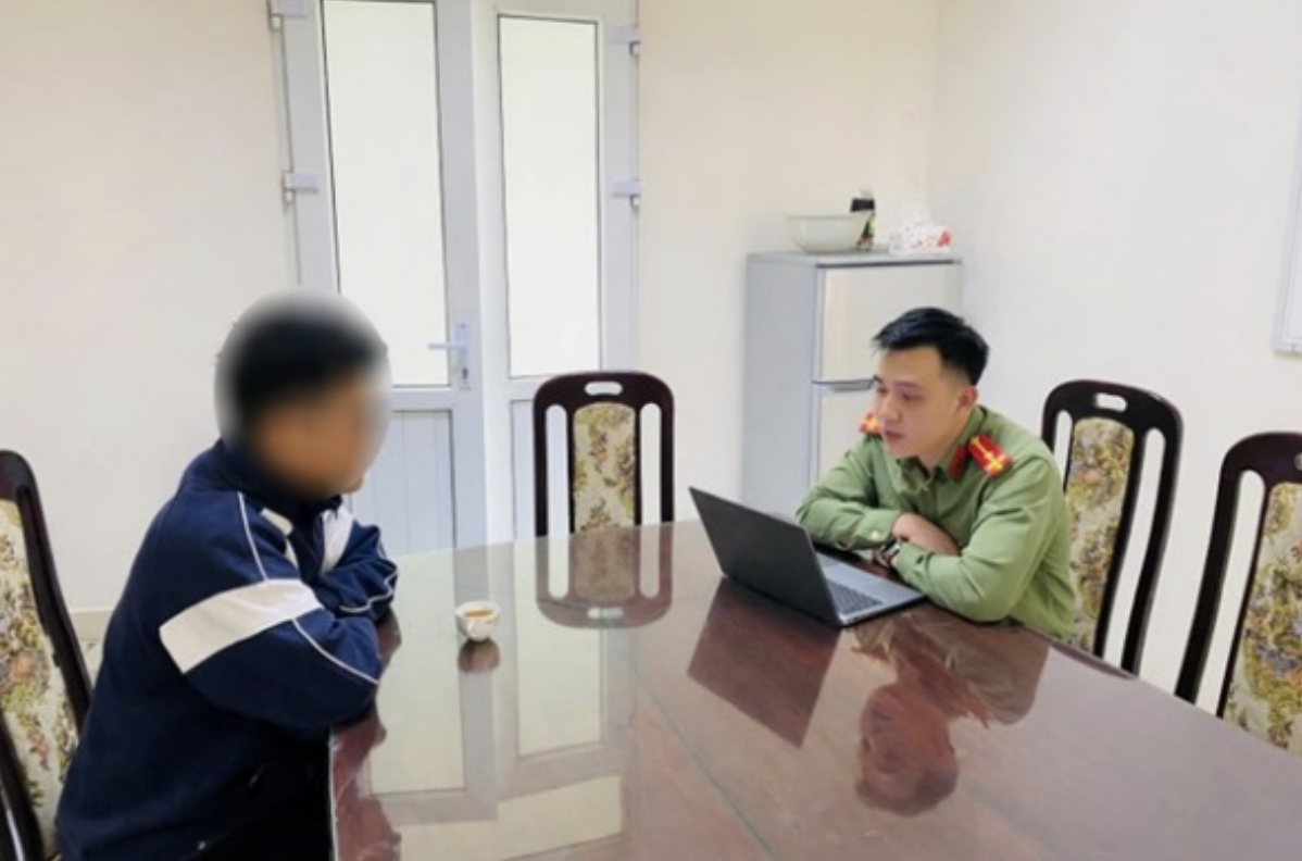 Nh&acirc;n vi&ecirc;n b&aacute;n xe điện loan tin "xăng đ&atilde; l&ecirc;n 34.000 đồng, mai kia c&ograve;n l&ecirc;n 40.000 đồng" bị xử l&yacute;- Ảnh 1.