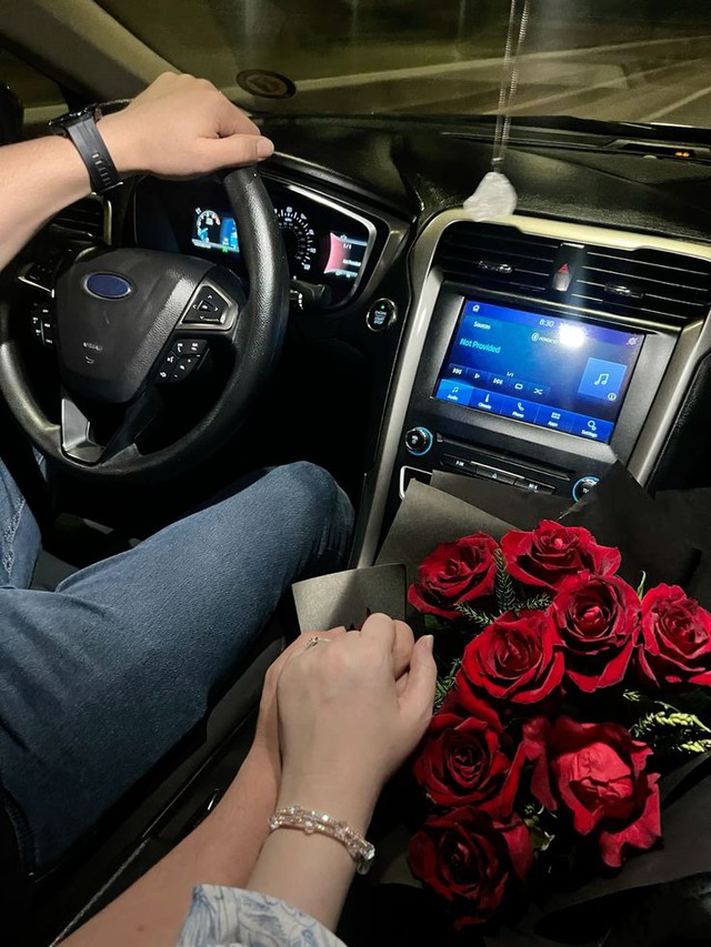 "Đi nhờ xe đ&agrave;n &ocirc;ng c&oacute; vợ th&igrave; xuống ghế sau m&agrave; ngồi", phụ nữ n&agrave;o kh&ocirc;ng hiểu l&agrave; thiếu tinh tế?- Ảnh 2.