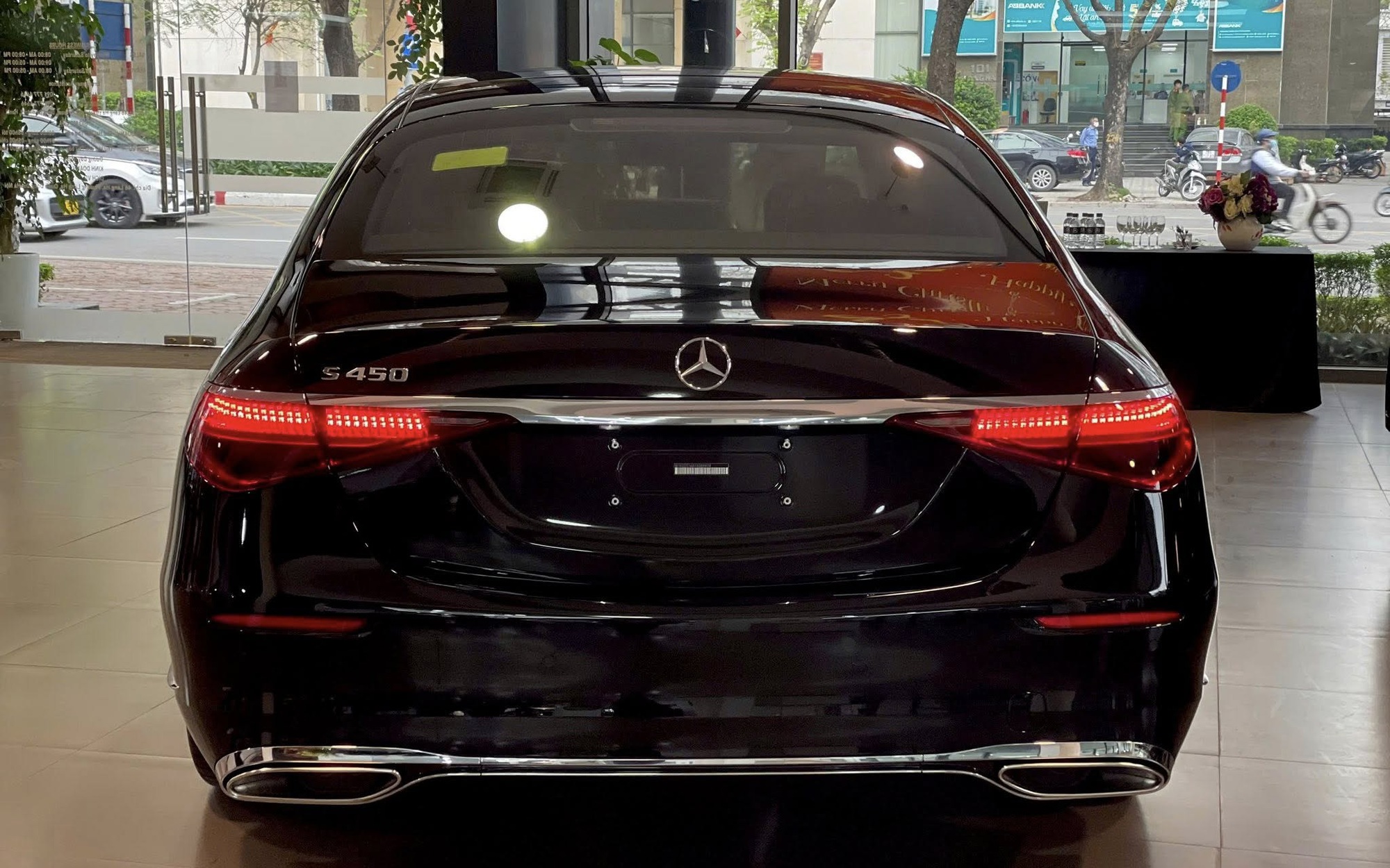 Mercedes-Benz S-Class giảm giá hơn 1,4 tỷ đồng tại đại lý: Thực tế chưa tới 3,6 tỷ, cạnh tranh 7 Series bằng giá tiệm cận niêm yết phân khúc dưới- Ảnh 2. Mercedes-Benz S-Class giảm giá hơn 1,4 tỷ đồng tại đại lý: Thực tế chưa tới 3,6 tỷ, cạnh tranh 7 Series bằng giá tiệm cận niêm yết phân khúc dưới- Ảnh 2.