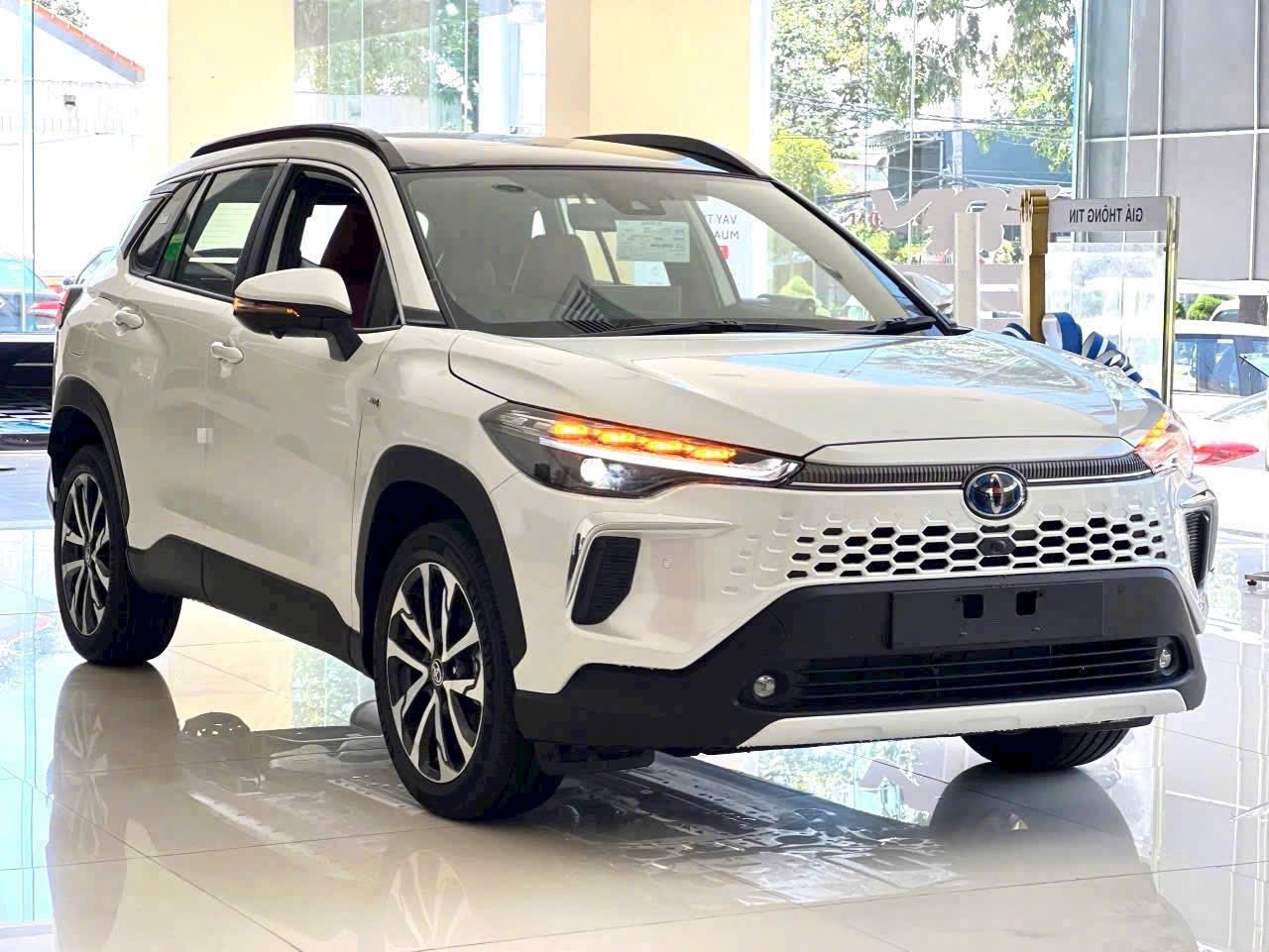 Hết cảnh khan hàng, Toyota Corolla Cross lấy lại ngôi vương xe Hybrid: Suzuki XL7 ‘hụt hơi’ sau 1 tháng thăng hoa- Ảnh 2. Hết cảnh khan hàng, Toyota Corolla Cross lấy lại ngôi vương xe Hybrid: Suzuki XL7 ‘hụt hơi’ sau 1 tháng thăng hoa- Ảnh 2.