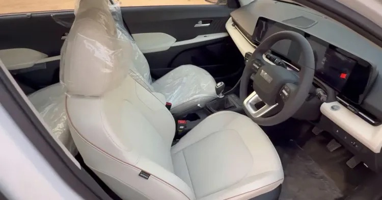 Soi chi tiết Hyundai Accent mới ra mắt: C&oacute; ghế chủ tịch, giữ l&agrave;n như xe sang, sẵn s&agrave;ng khiến Vios v&agrave; City 'to&aacute;t mồ h&ocirc;i'- Ảnh 2.