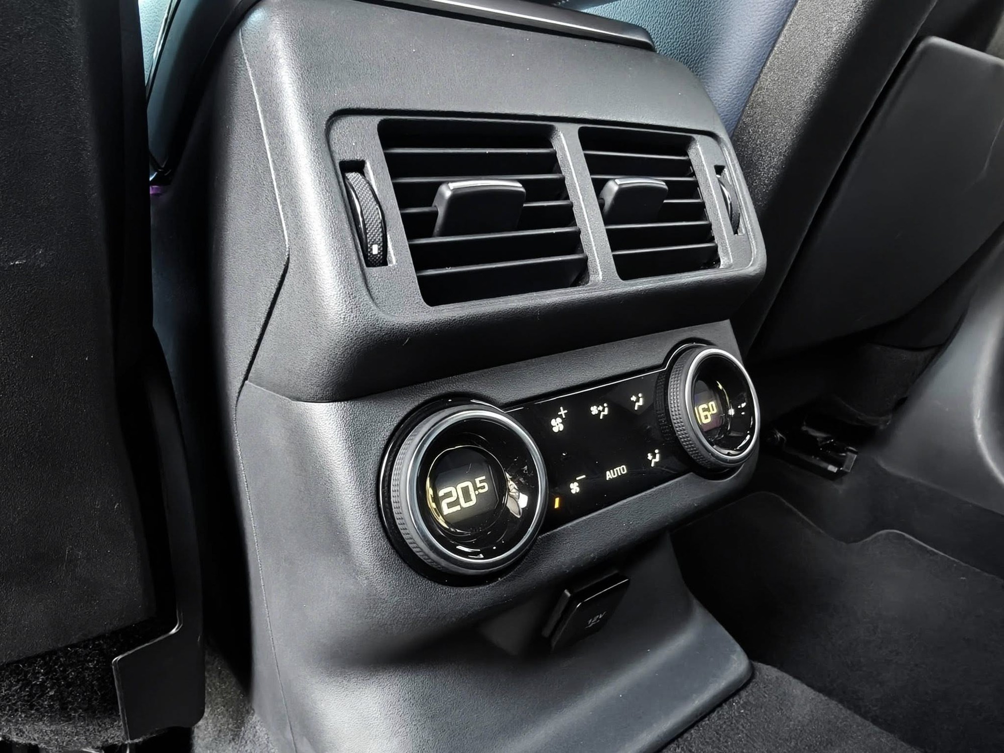 Hoa hậu Kỳ Duy&ecirc;n b&aacute;n Range Rover Velar sau gần 6 năm: Xe đi 64.000 km, gi&aacute; chỉ khoảng một nửa l&uacute;c mua- Ảnh 11.