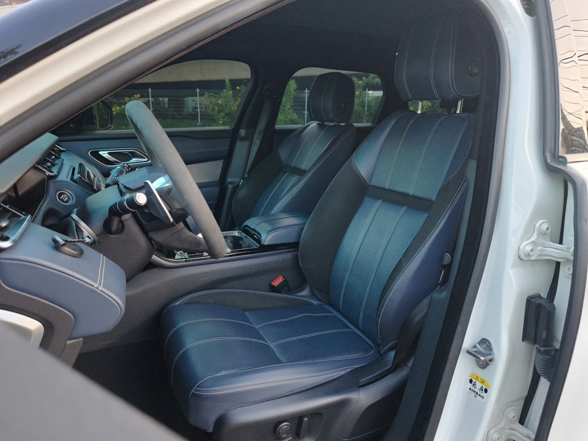 Hoa hậu Kỳ Duy&ecirc;n b&aacute;n Range Rover Velar sau gần 6 năm: Xe đi 64.000 km, gi&aacute; chỉ khoảng một nửa l&uacute;c mua- Ảnh 2.