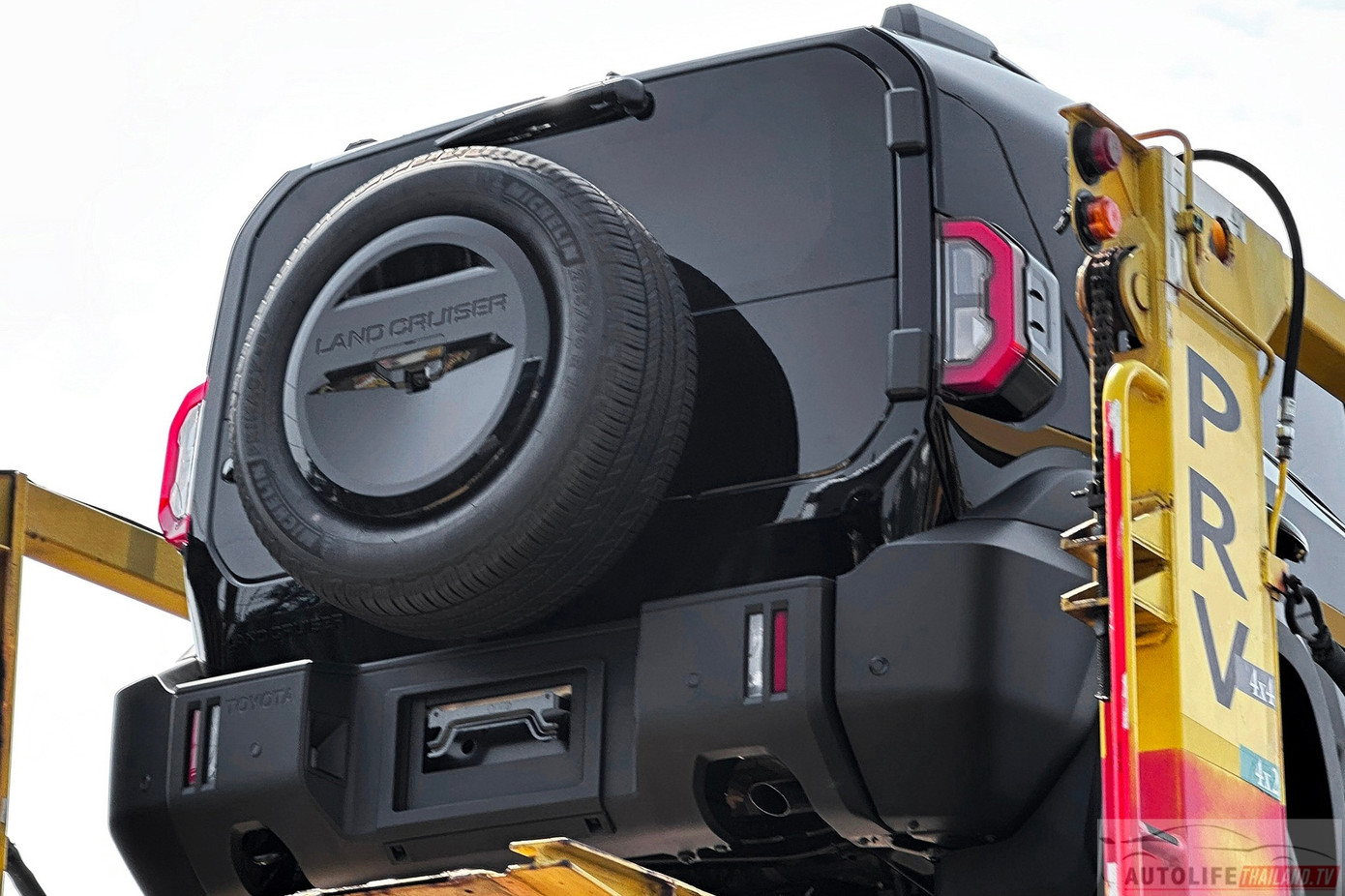 Toyota Land Cruiser cỡ nhỏ lộ diện tr&ecirc;n phố trước ng&agrave;y ra mắt- Ảnh 3.