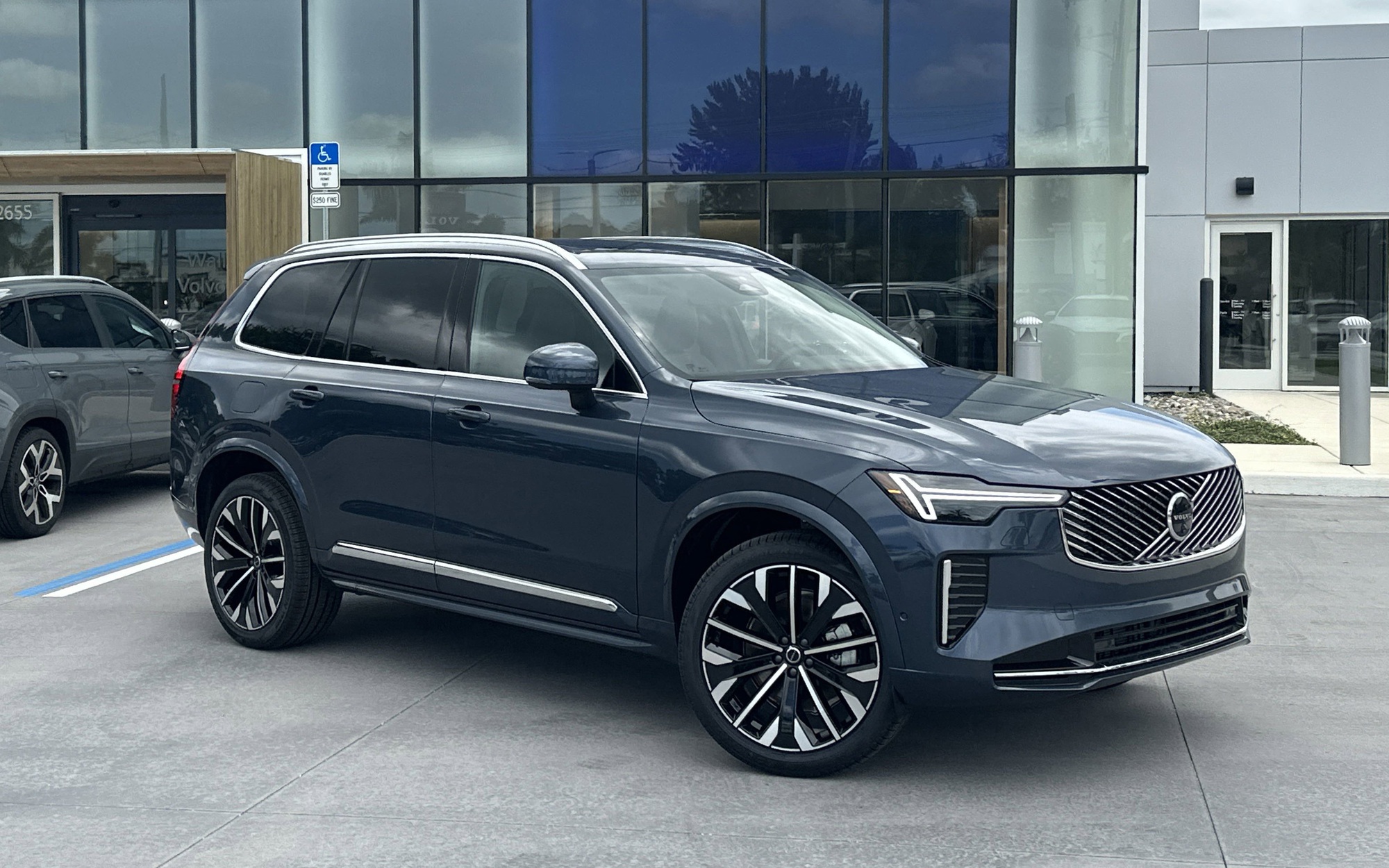 Volvo XC90 2026 đ&atilde; về Việt Nam, ra mắt ngay tuần n&agrave;y: Dự kiến gần 3,6 tỷ đồng rẻ hơn X5, Q7, động cơ kh&aacute;c hẳn trước đ&acirc;y- Ảnh 2.