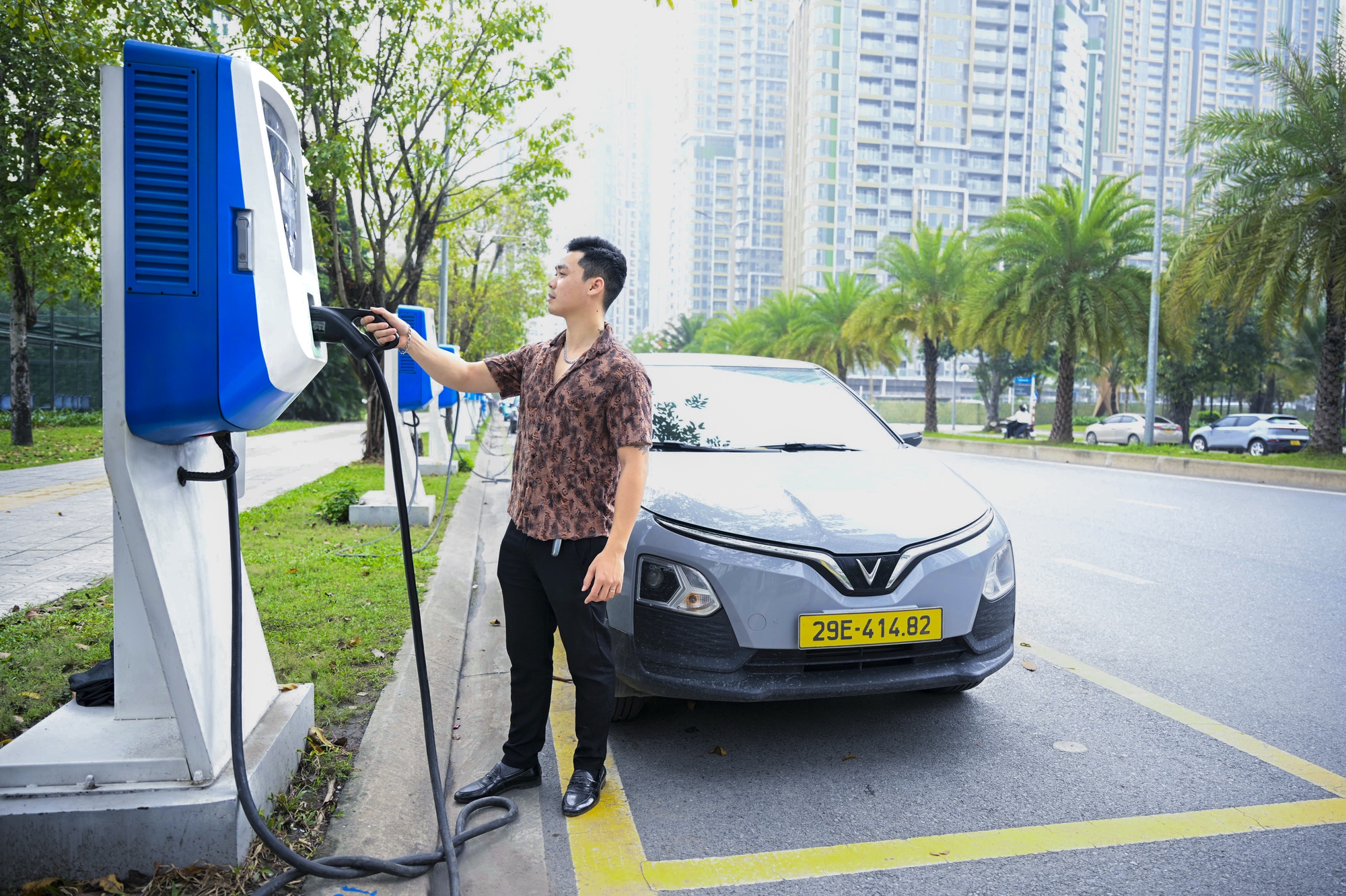 Nhìn vào số dư tài khoản của tài xế công nghệ chạy xe điện, ta thấy ngay tại sao họ lại "chuyển đổi xanh"- Ảnh 1. Nhìn vào số dư tài khoản của tài xế công nghệ chạy xe điện, ta thấy ngay tại sao họ lại "chuyển đổi xanh"- Ảnh 1.