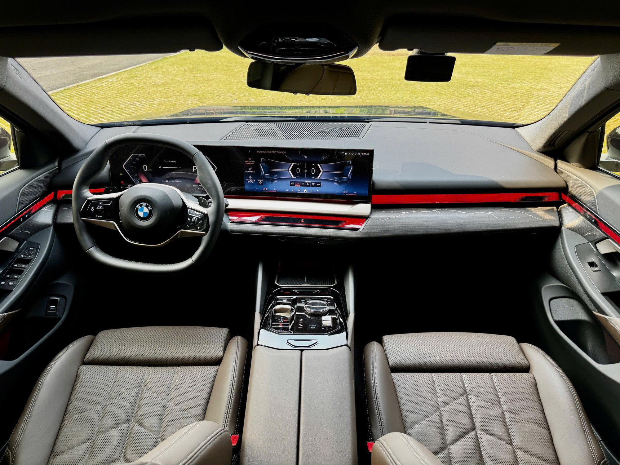 Lăn b&aacute;nh chưa hết 1 b&igrave;nh xăng, chiếc BMW 520i đời mới n&agrave;y được rao b&aacute;n rẻ hơn khoảng 300 triệu đồng so với gi&aacute; h&atilde;ng- Ảnh 4.