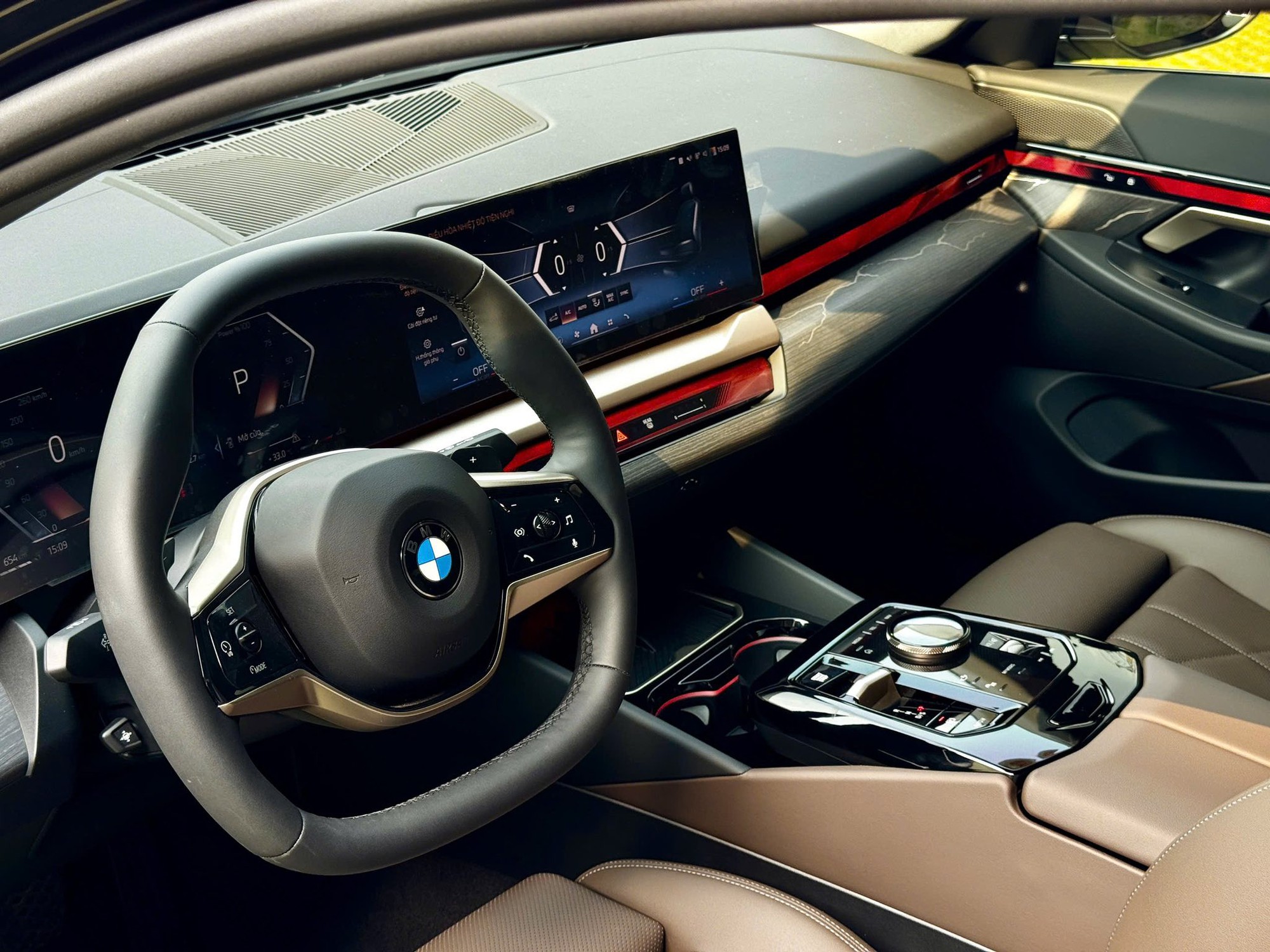 Lăn b&aacute;nh chưa hết 1 b&igrave;nh xăng, chiếc BMW 520i đời mới n&agrave;y được rao b&aacute;n rẻ hơn khoảng 300 triệu đồng so với gi&aacute; h&atilde;ng- Ảnh 5.