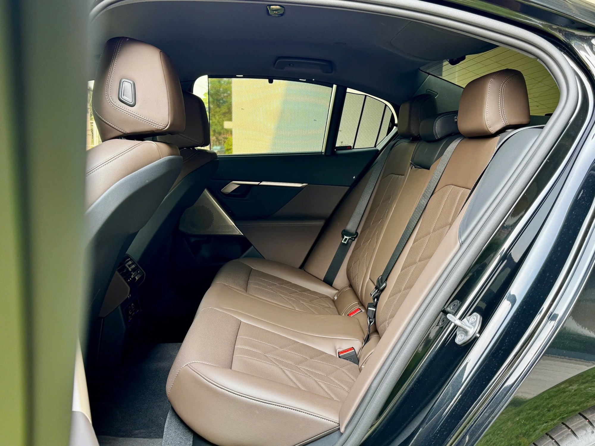 Lăn b&aacute;nh chưa hết 1 b&igrave;nh xăng, chiếc BMW 520i đời mới n&agrave;y được rao b&aacute;n rẻ hơn khoảng 300 triệu đồng so với gi&aacute; h&atilde;ng- Ảnh 9.