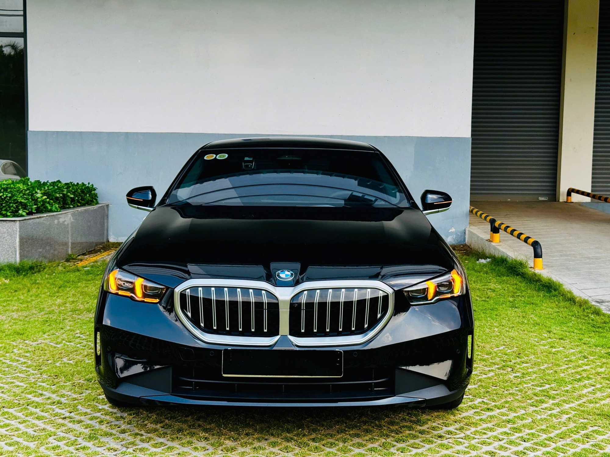 Lăn b&aacute;nh chưa hết 1 b&igrave;nh xăng, chiếc BMW 520i đời mới n&agrave;y được rao b&aacute;n rẻ hơn khoảng 300 triệu đồng so với gi&aacute; h&atilde;ng- Ảnh 2.