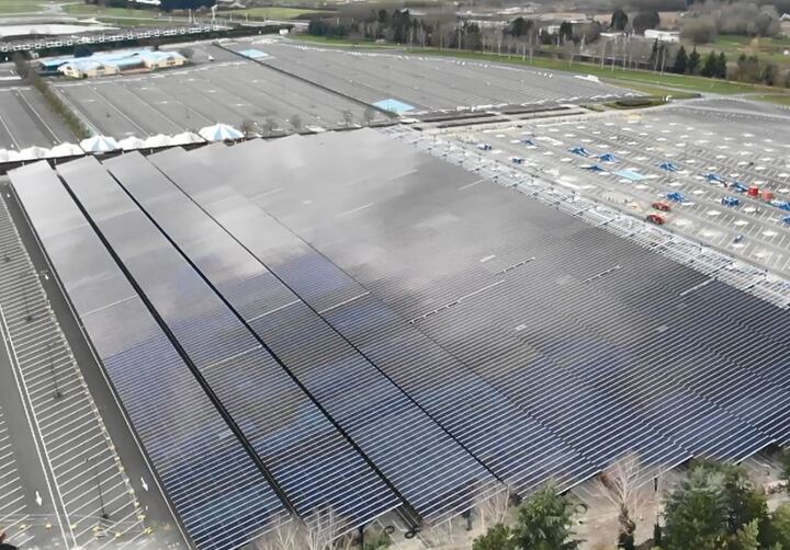 Disneyland biến b&atilde;i đỗ xe th&agrave;nh 'trang trại' điện mặt trời khổng lồ- Ảnh 1.