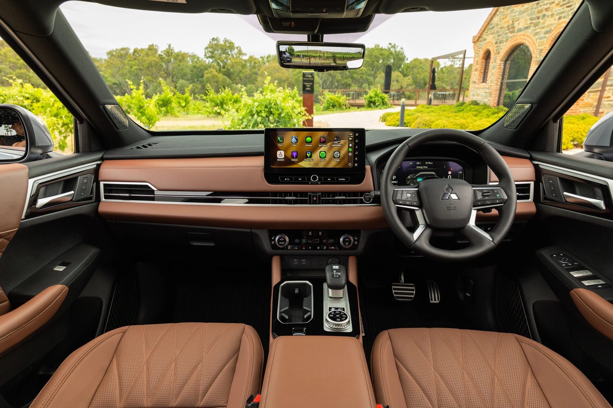 Mitsubishi Outlander 2026 ra bản PHEV tại đại lý: Chạy không xăng tới 103km, nhiều nâng cấp đáng chú ý khiến người Việt tiếc nuối- Ảnh 4. Mitsubishi Outlander 2026 ra bản PHEV tại đại lý: Chạy không xăng tới 103km, nhiều nâng cấp đáng chú ý khiến người Việt tiếc nuối- Ảnh 4.