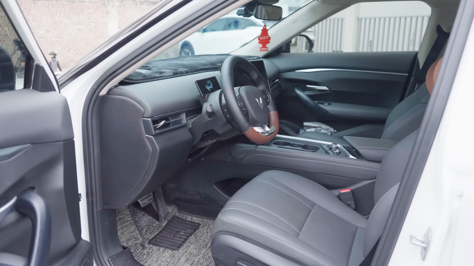 Vỡ mộng sau 2 năm dùng Mazda CX-30, chủ xe bán đổi VinFast VF 7 để giải phóng áp lực kinh tế và trải nghiệm vận hành- Ảnh 3. Vỡ mộng sau 2 năm dùng Mazda CX-30, chủ xe bán đổi VinFast VF 7 để giải phóng áp lực kinh tế và trải nghiệm vận hành- Ảnh 3.