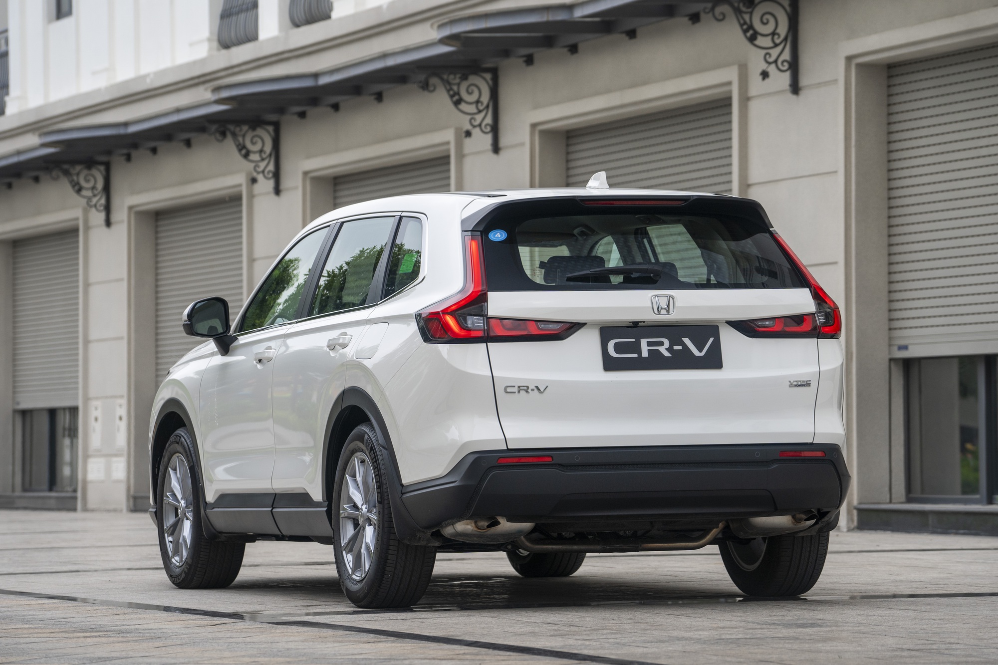 Honda CR-V bản xăng n&acirc;ng cấp tại Việt Nam: Gi&aacute; từ 1,039 tỷ đồng, m&agrave;n h&igrave;nh lớn, th&ecirc;m LaneWatch v&agrave; cảm biến cạnh tranh CX-5- Ảnh 4.