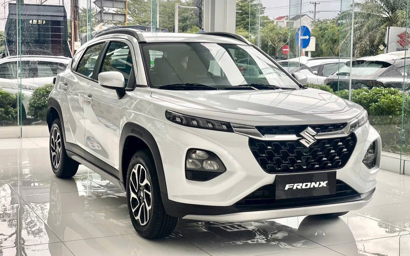 SUV cỡ A đua giảm gi&aacute; tại Việt Nam: 'Vua doanh số' Sonet rẻ kỷ lục, gi&aacute; Fronx cũng gần 'kịch s&agrave;n'- Ảnh 2.