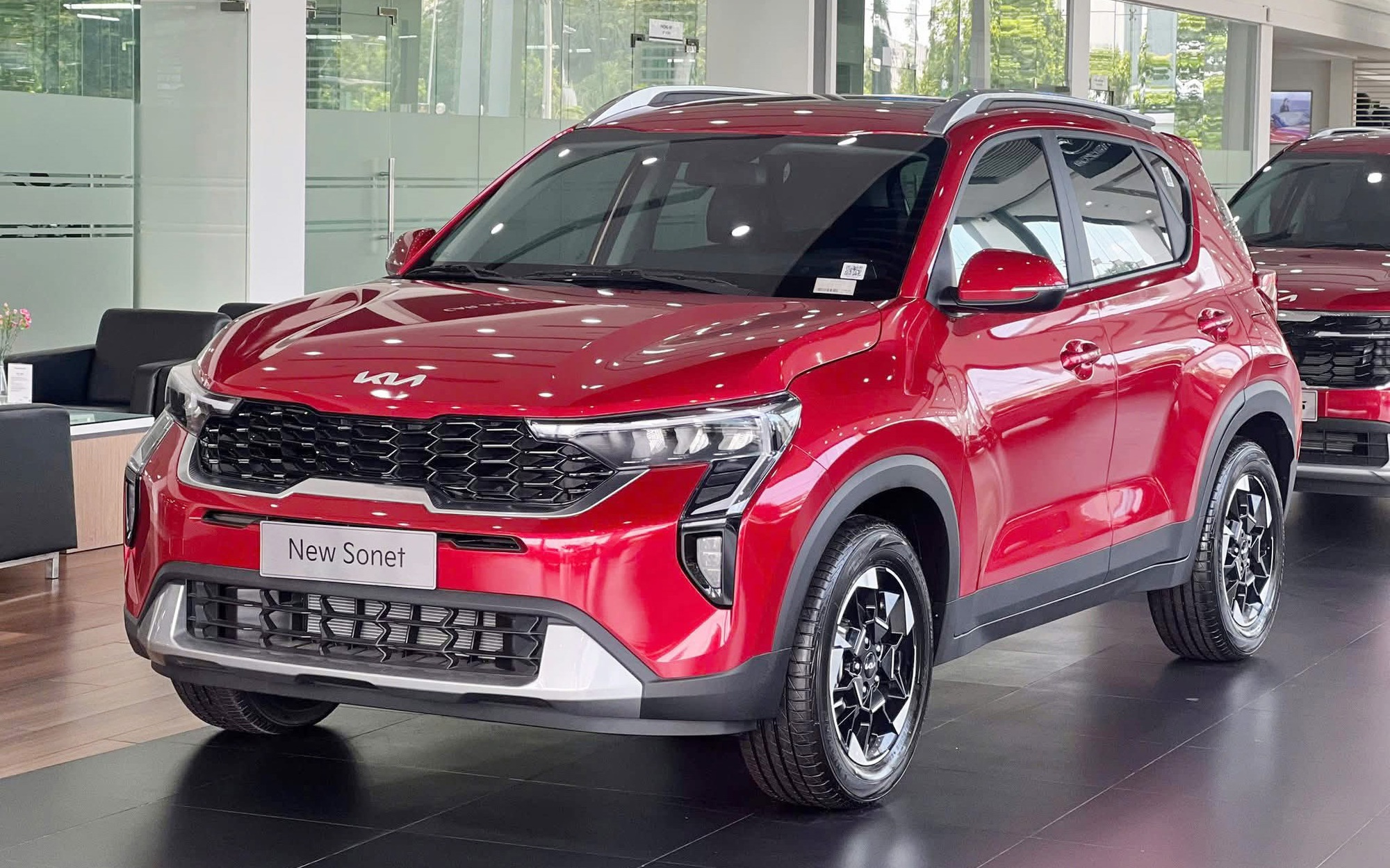 SUV cỡ A đua giảm gi&aacute; tại Việt Nam: 'Vua doanh số' Sonet rẻ kỷ lục, gi&aacute; Fronx cũng gần 'kịch s&agrave;n'- Ảnh 3.