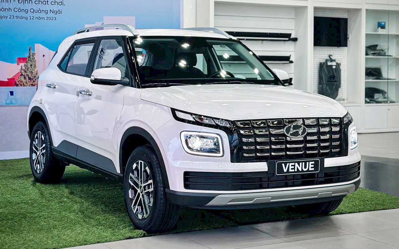 SUV cỡ A đua giảm gi&aacute; tại Việt Nam: 'Vua doanh số' Sonet rẻ kỷ lục, gi&aacute; Fronx cũng gần 'kịch s&agrave;n'- Ảnh 4.