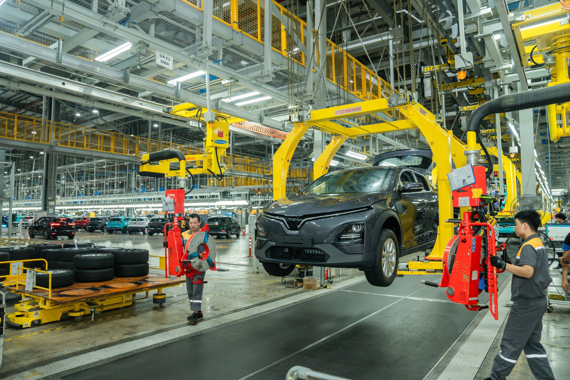 VinFast b&aacute;n ra gần 200.000 &ocirc; t&ocirc; điện tr&ecirc;n to&agrave;n cầu trong năm 2025- Ảnh 1.