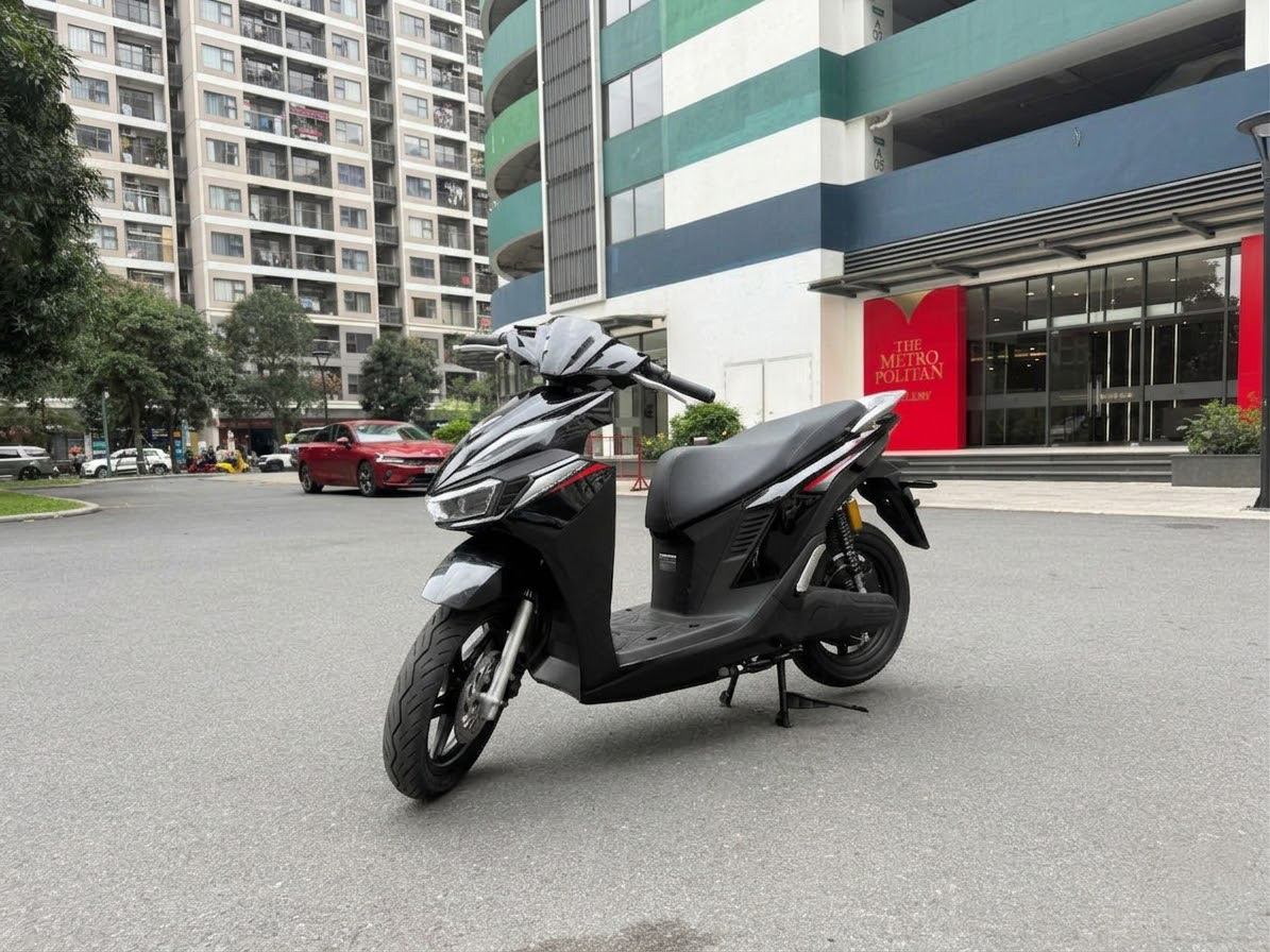 Cận cảnh VinFast Viper ngo&agrave;i đời thực: Thiết kế g&oacute;c cạnh, pin k&eacute;p, đổi pin miễn ph&iacute; đến giữa năm 2028, chuẩn bị b&agrave;n giao kh&aacute;ch h&agrave;ng- Ảnh 1.