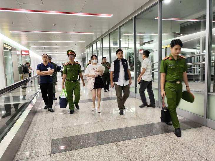 Khối t&agrave;i sản "khủng" của Ng&ocirc; Thị Th&ecirc;u - vợ Mr Hunter: 45 bất động sản, 143 miếng v&agrave;ng v&agrave; d&agrave;n xe đồ sộ Mercedes G63, Lamborghini, Lexus, Porsche- Ảnh 2.