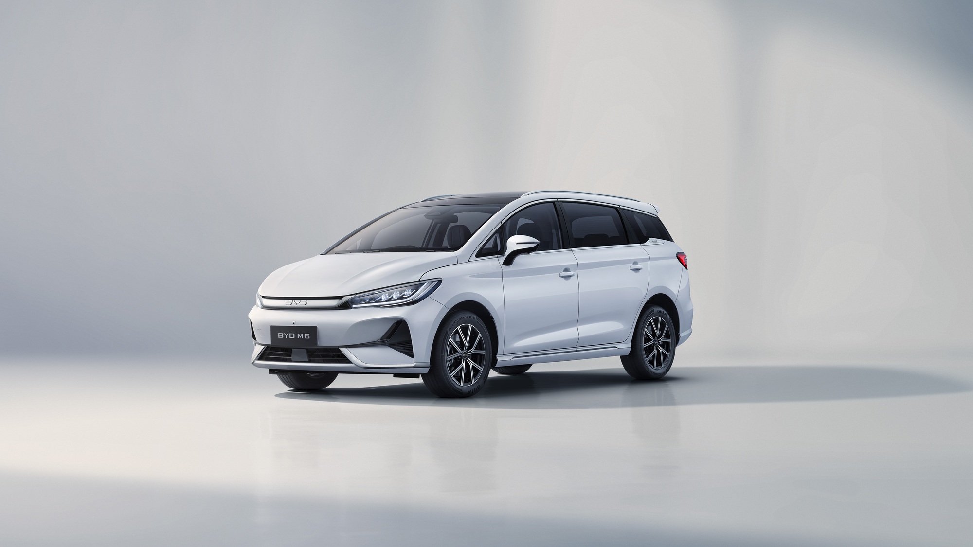 BYD M6 b&aacute;n gần 2.000 chiếc từ khi ra mắt, sắp đuổi kịp nhiều xe Nhật, H&agrave;n tại Việt Nam- Ảnh 1.