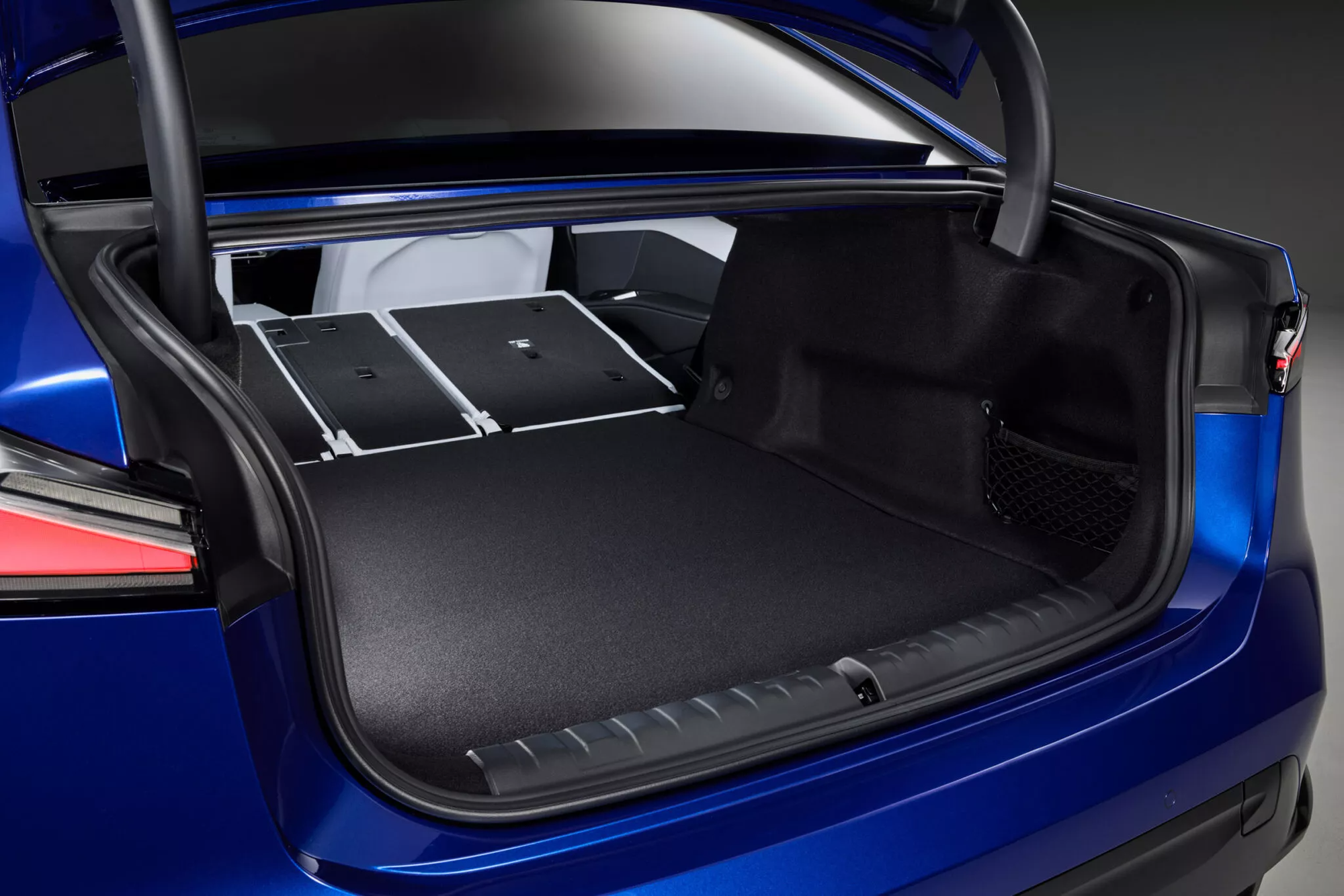 BMW i3 lộ diện: Nh&igrave;n như đến từ tương lai, c&oacute; cả AI hỗ trợ người l&aacute;i, sạc đầy đi gần 1.000 km- Ảnh 11.