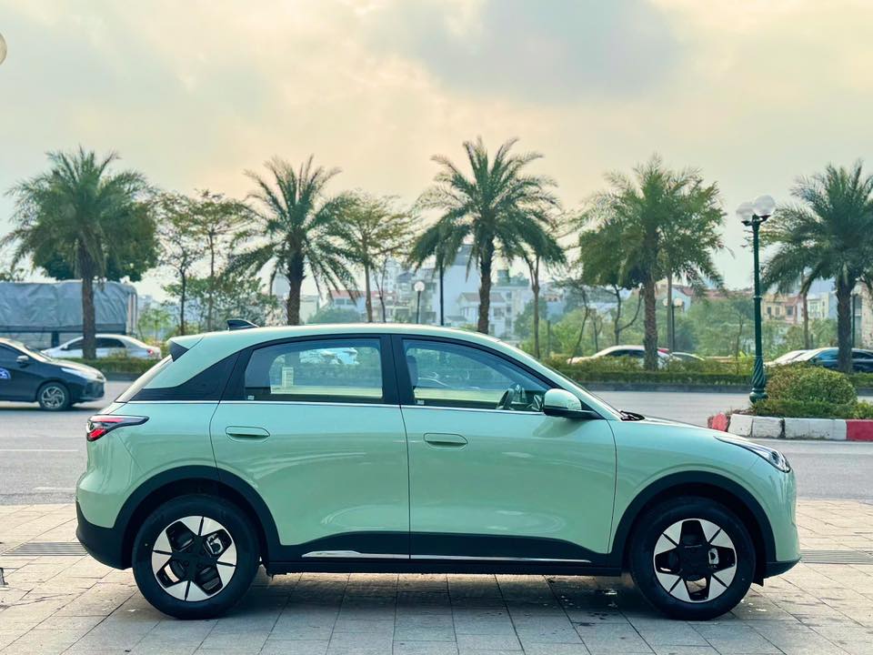 Geely EX2 về đại l&yacute;: Gi&aacute; dự kiến từ khoảng 500 triệu đồng, 2 bản, m&agrave;n h&igrave;nh khủng, c&oacute; camera 360, ADAS- Ảnh 7.