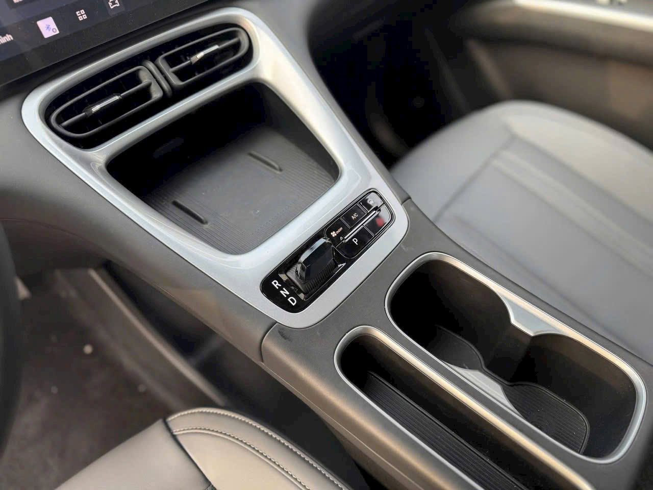 Geely EX2 về đại l&yacute;: Gi&aacute; dự kiến từ khoảng 500 triệu đồng, 2 bản, m&agrave;n h&igrave;nh khủng, c&oacute; camera 360, ADAS- Ảnh 6.