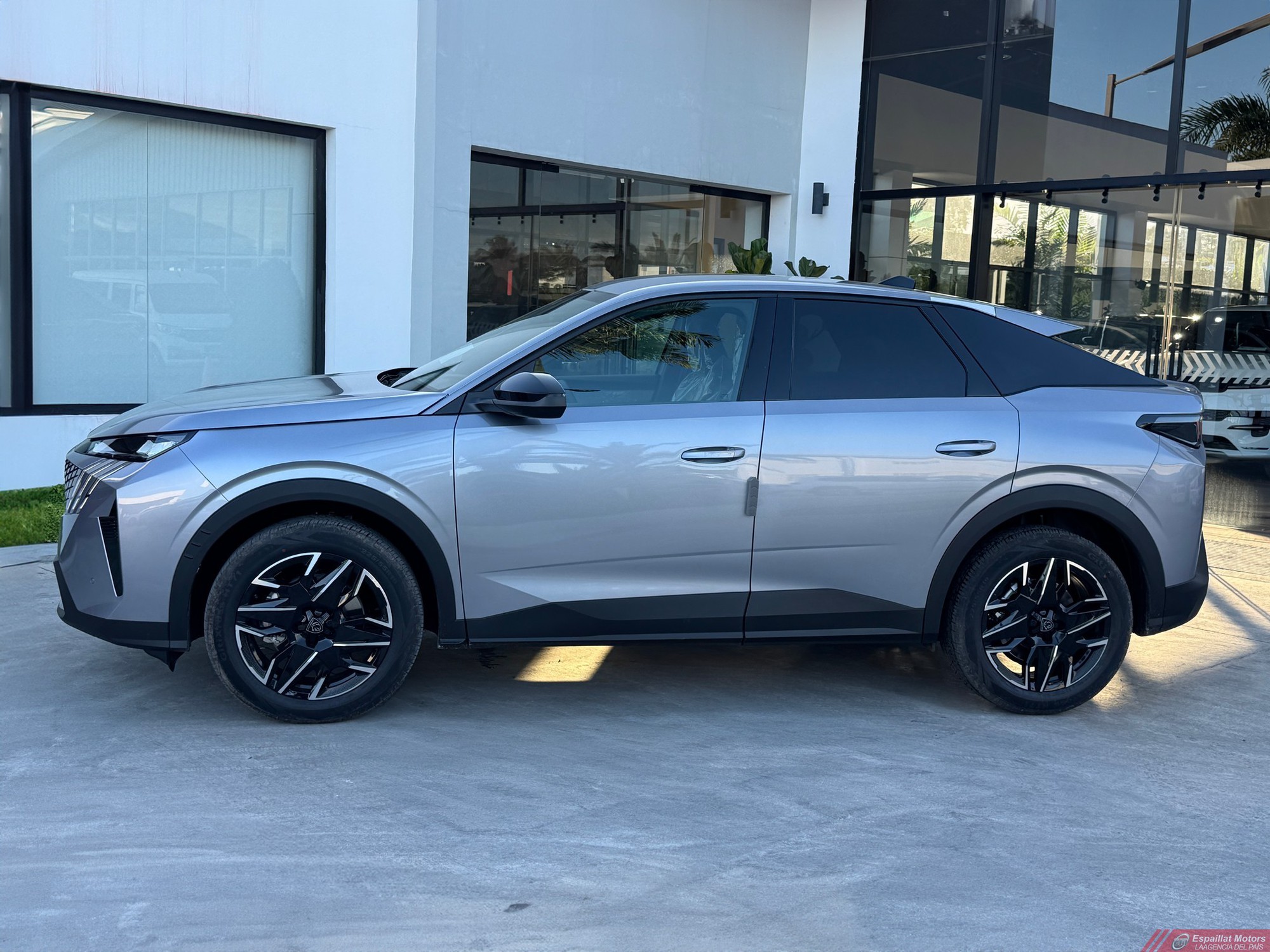 Ảnh thực tế Peugeot 3008 v&agrave; 5008 thế hệ mới tại Việt Nam: Thiết kế lai coupe độc đ&aacute;o, dễ d&ugrave;ng động cơ hybrid, chờ ra mắt đấu CR-V- Ảnh 7.