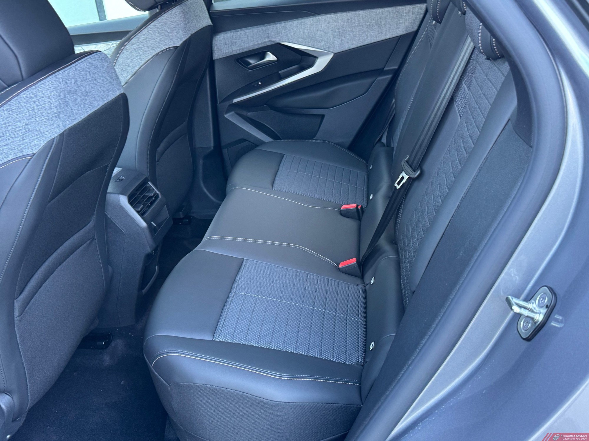 Ảnh thực tế Peugeot 3008 v&agrave; 5008 thế hệ mới tại Việt Nam: Thiết kế lai coupe độc đ&aacute;o, dễ d&ugrave;ng động cơ hybrid, chờ ra mắt đấu CR-V- Ảnh 13.