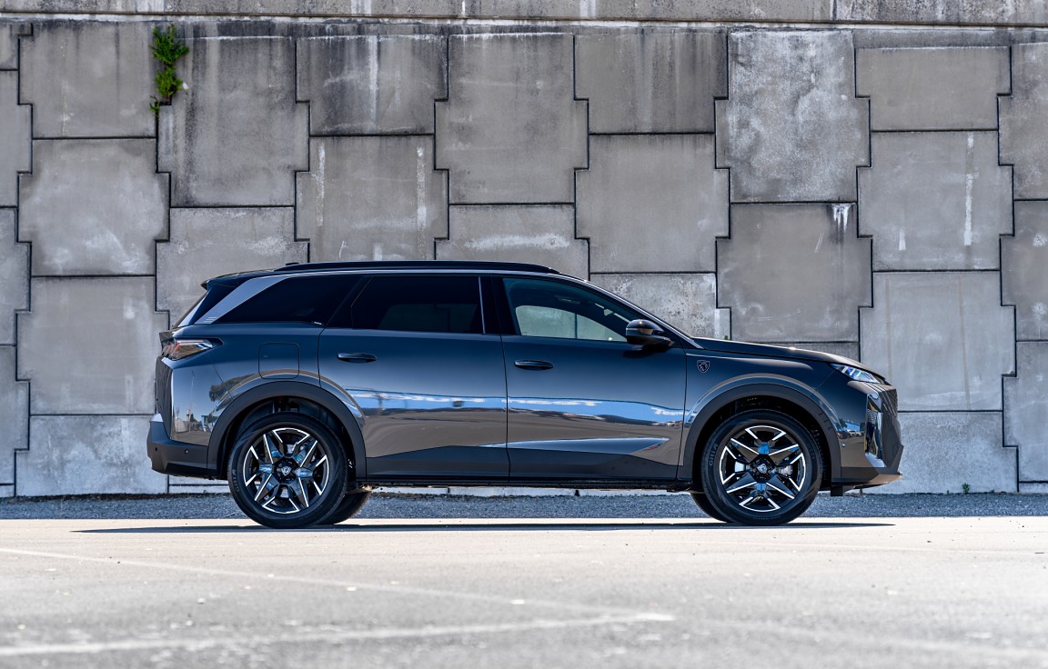 Ảnh thực tế Peugeot 3008 v&agrave; 5008 thế hệ mới tại Việt Nam: Thiết kế lai coupe độc đ&aacute;o, dễ d&ugrave;ng động cơ hybrid, chờ ra mắt đấu CR-V- Ảnh 15.