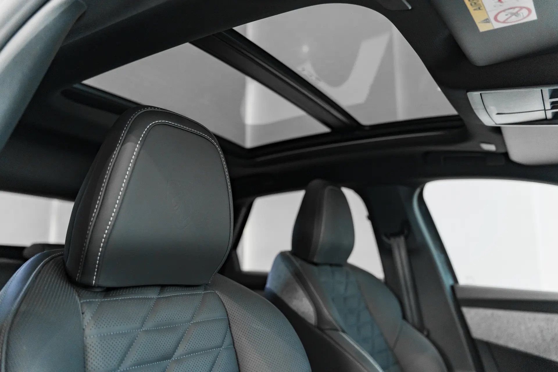 Ảnh thực tế Peugeot 3008 v&agrave; 5008 thế hệ mới tại Việt Nam: Thiết kế lai coupe độc đ&aacute;o, dễ d&ugrave;ng động cơ hybrid, chờ ra mắt đấu CR-V- Ảnh 12.