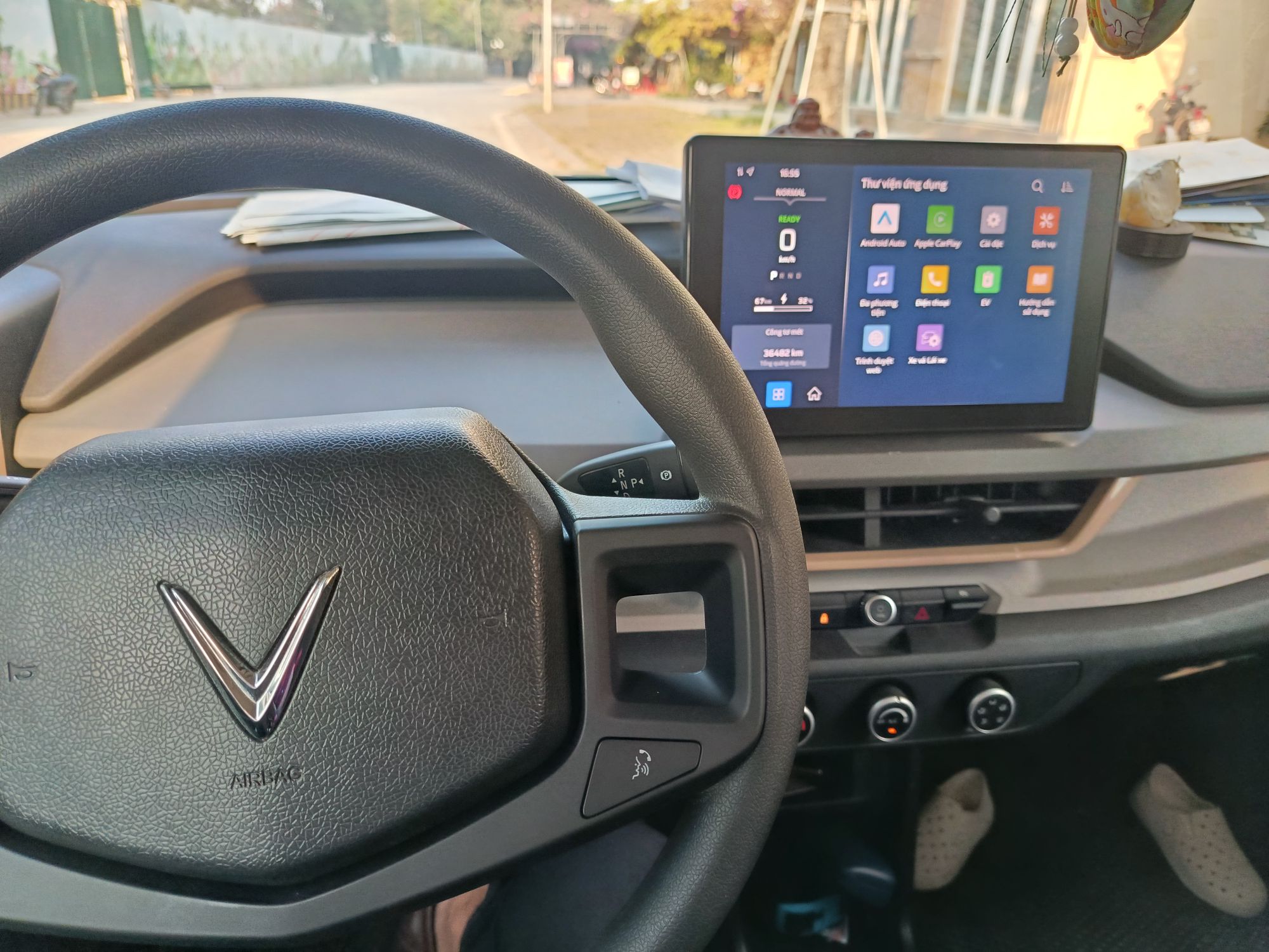 Chủ xe VinFast VF 3 l&ocirc; đầu n&acirc;ng cấp xe như bản mới: &lsquo;L&aacute;i chắc tay, nghe nhạc hay hơn, Apple CarPlay được miễn ph&iacute;&rsquo;- Ảnh 5.