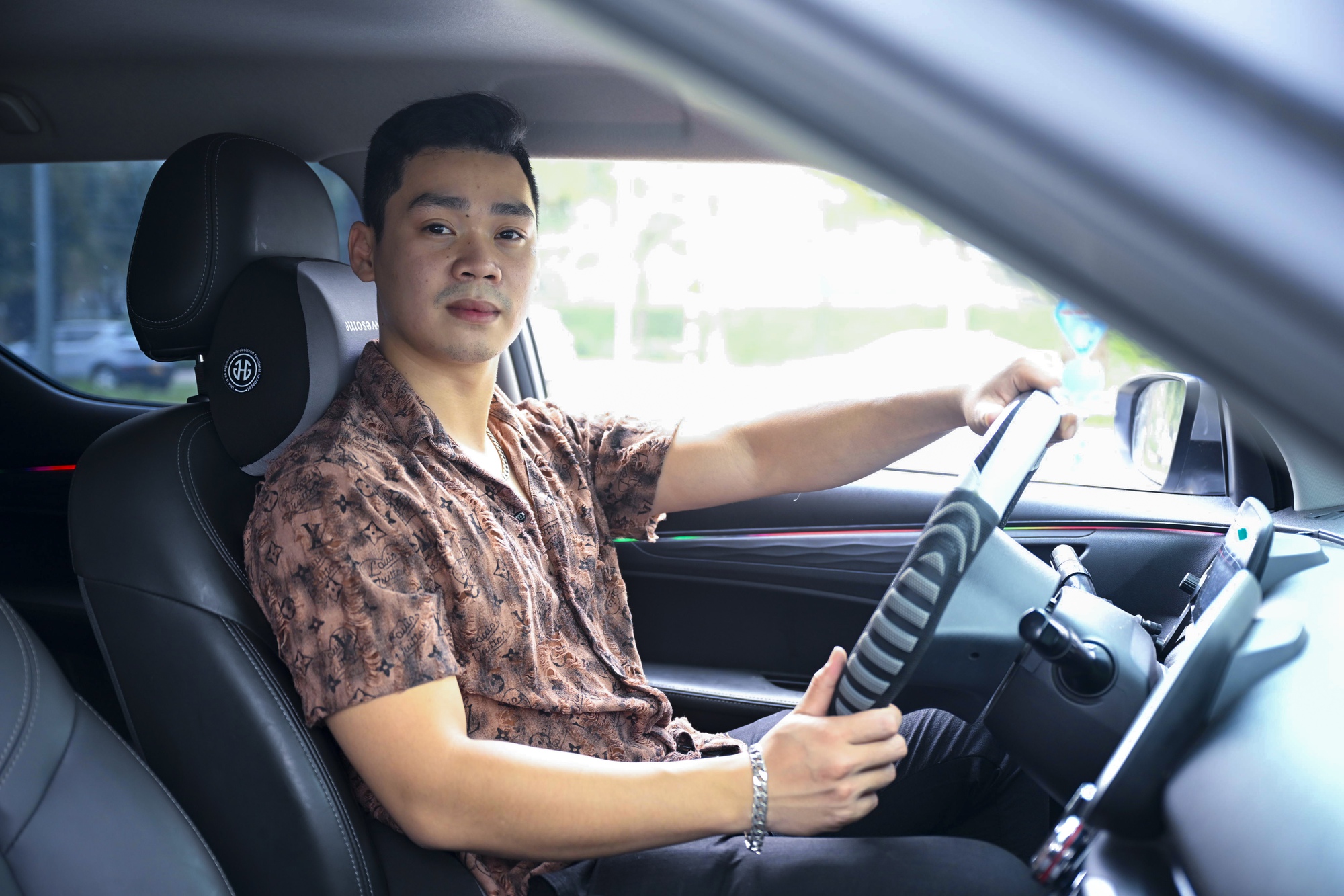 Giải m&atilde; b&agrave;i to&aacute;n thu hồi vốn thần tốc của t&agrave;i xế dịch vụ chạy xe điện: Kh&ocirc;ng chỉ l&agrave; c&acirc;u chuyện tiền sạc rẻ!- Ảnh 1.